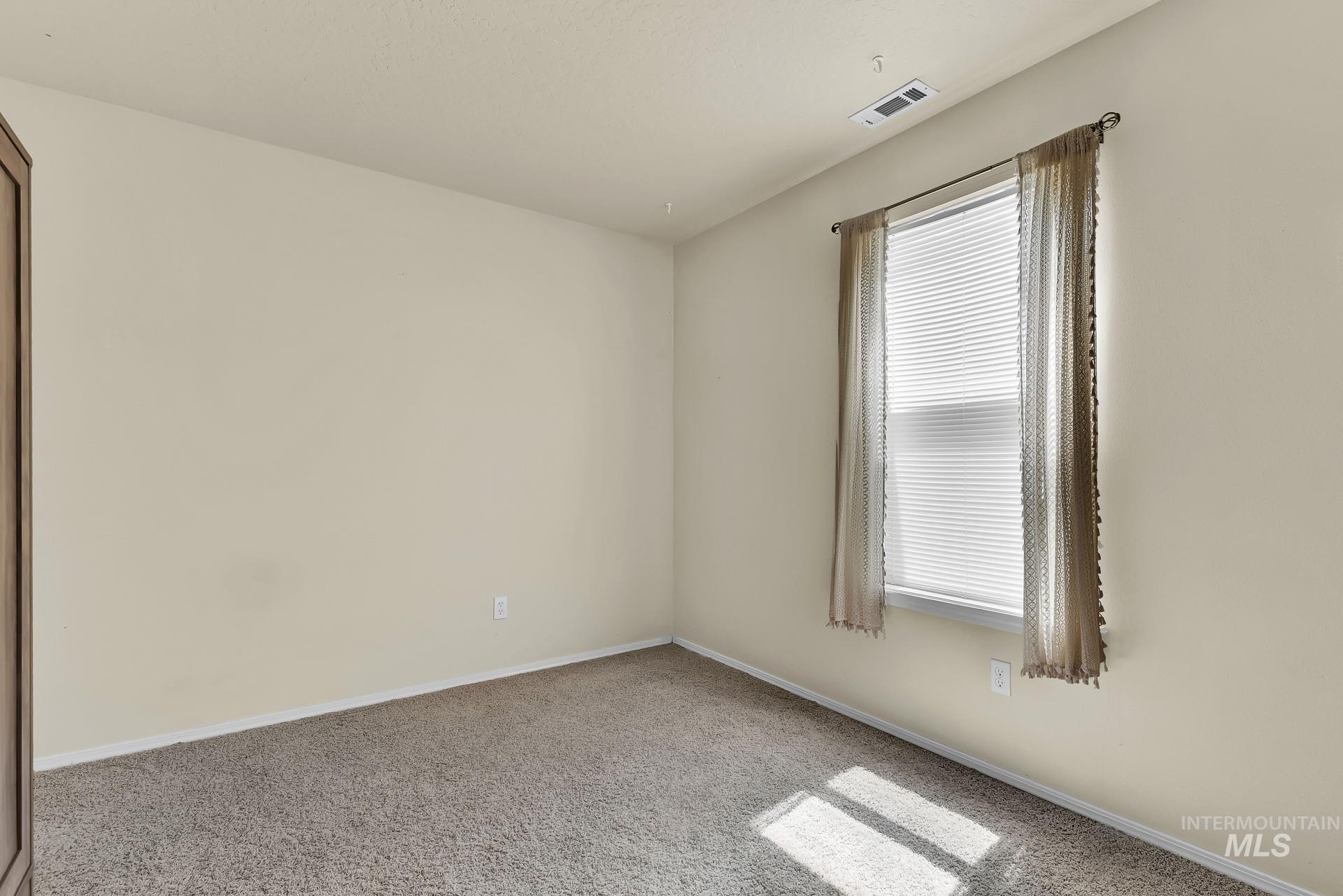 1335 N Meadowhills Property Photo 18