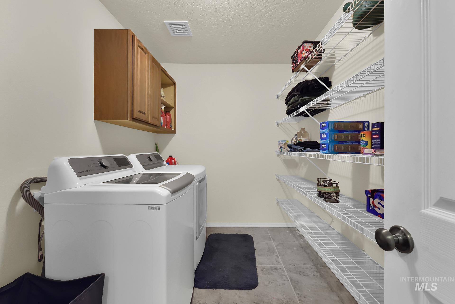 1335 N Meadowhills Property Photo 21