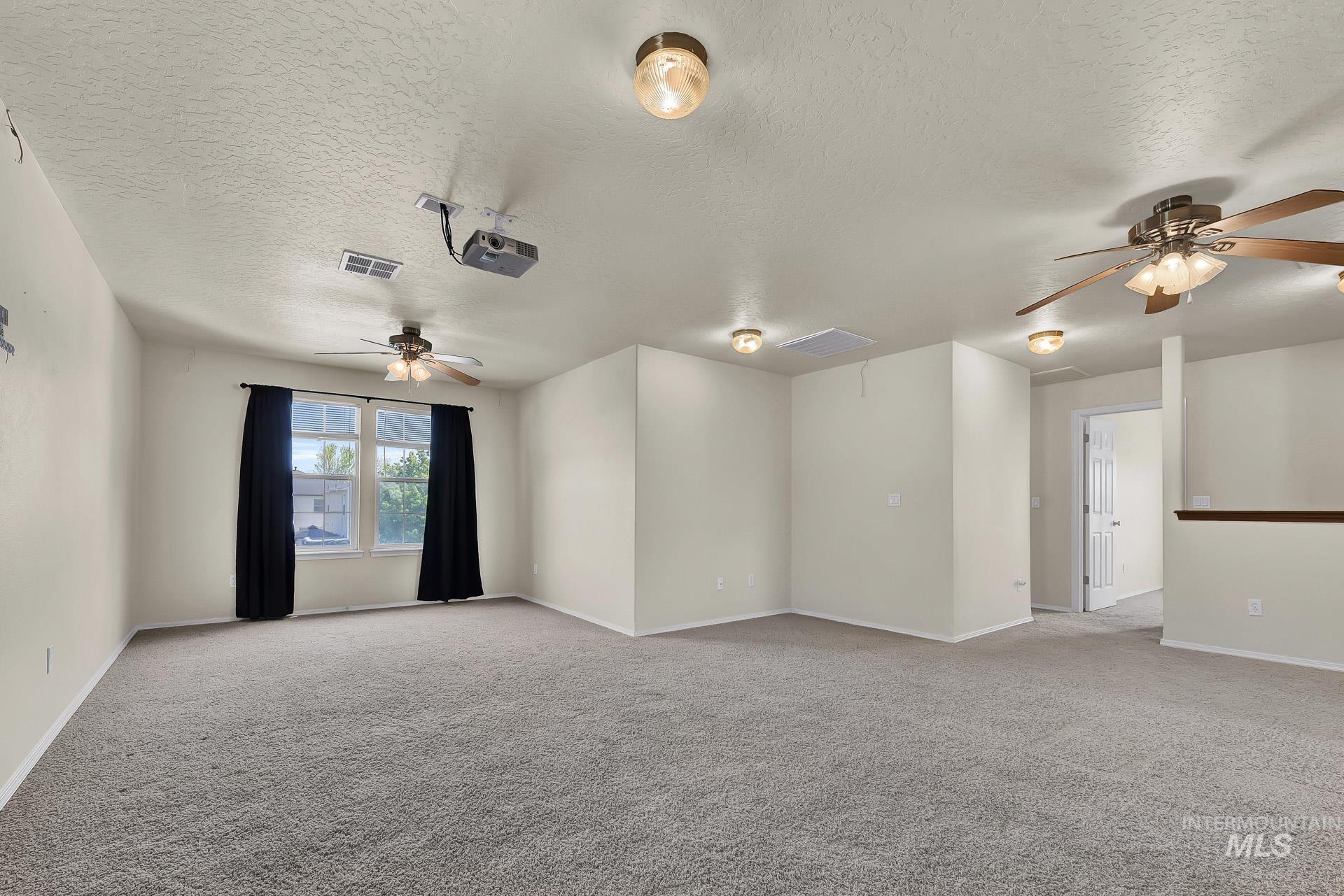 1335 N Meadowhills Property Photo 25