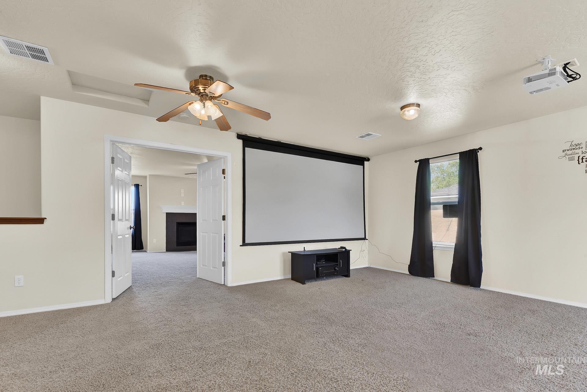 1335 N Meadowhills Property Photo 27