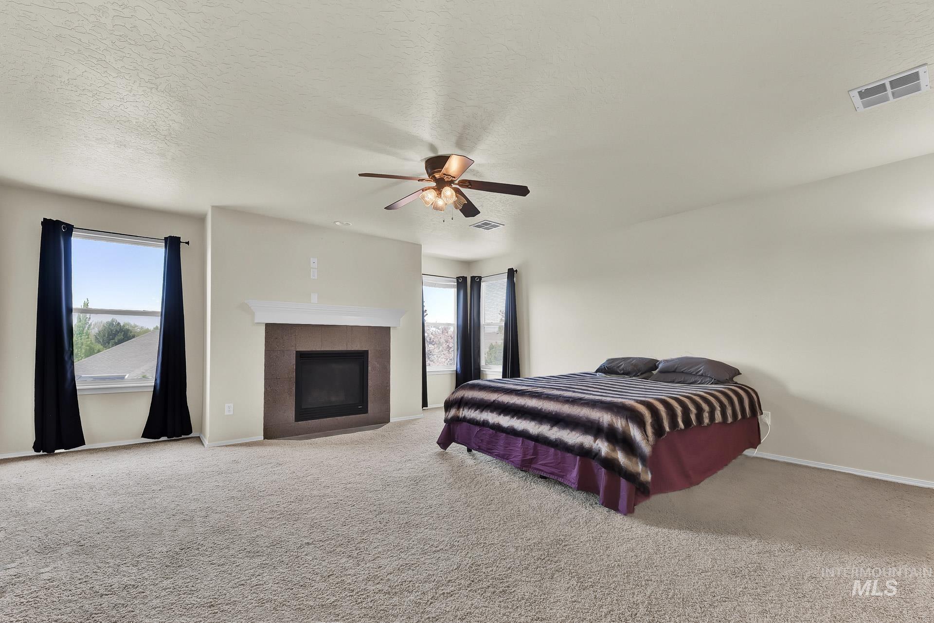 1335 N Meadowhills Property Photo 28