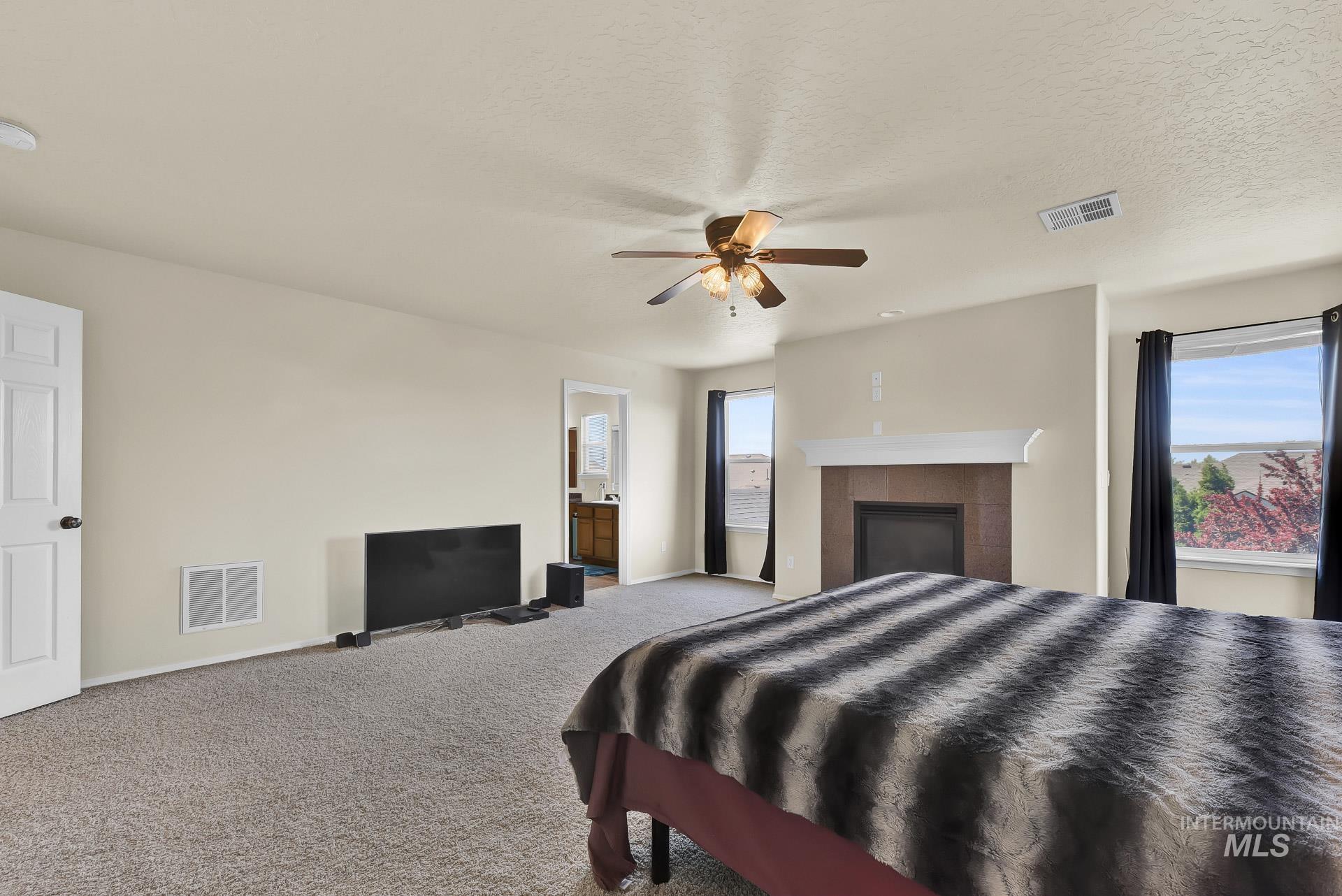 1335 N Meadowhills Property Photo 29