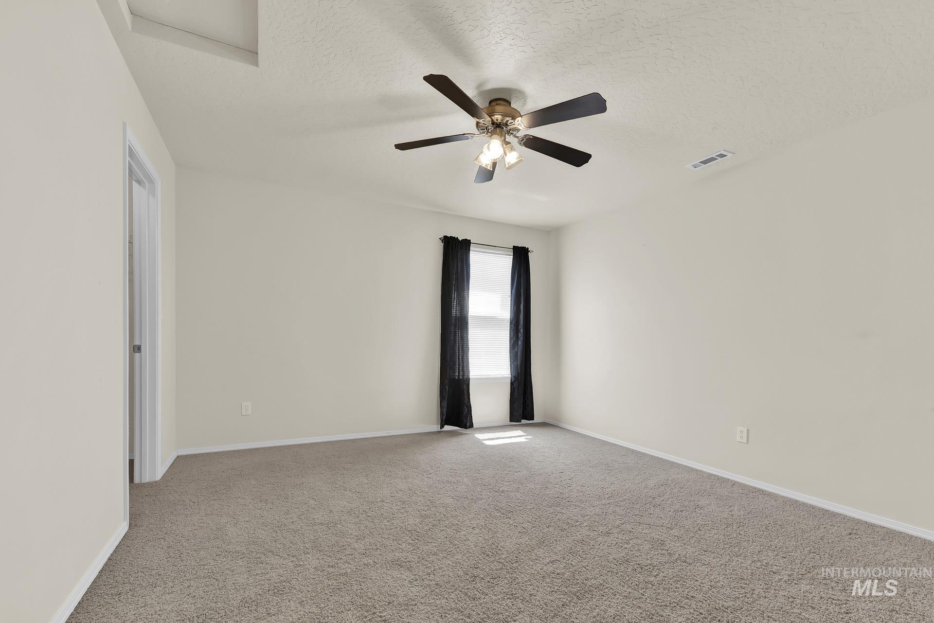1335 N Meadowhills Property Photo 35