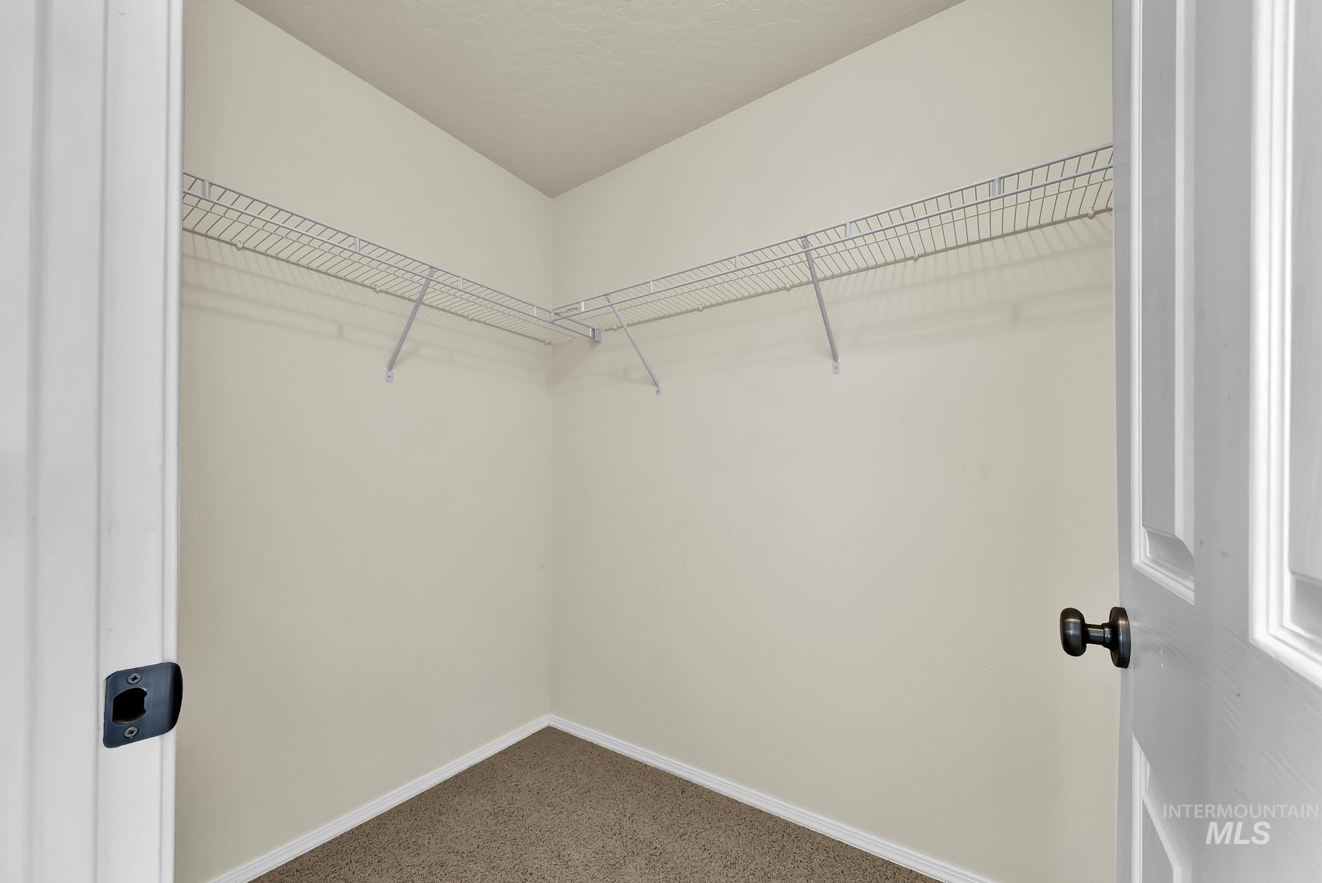 1335 N Meadowhills Property Photo 38