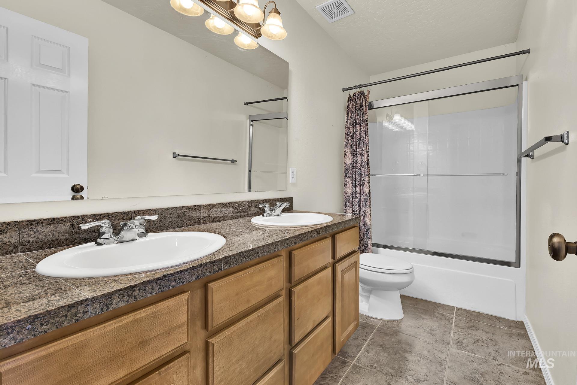 1335 N Meadowhills Property Photo 39