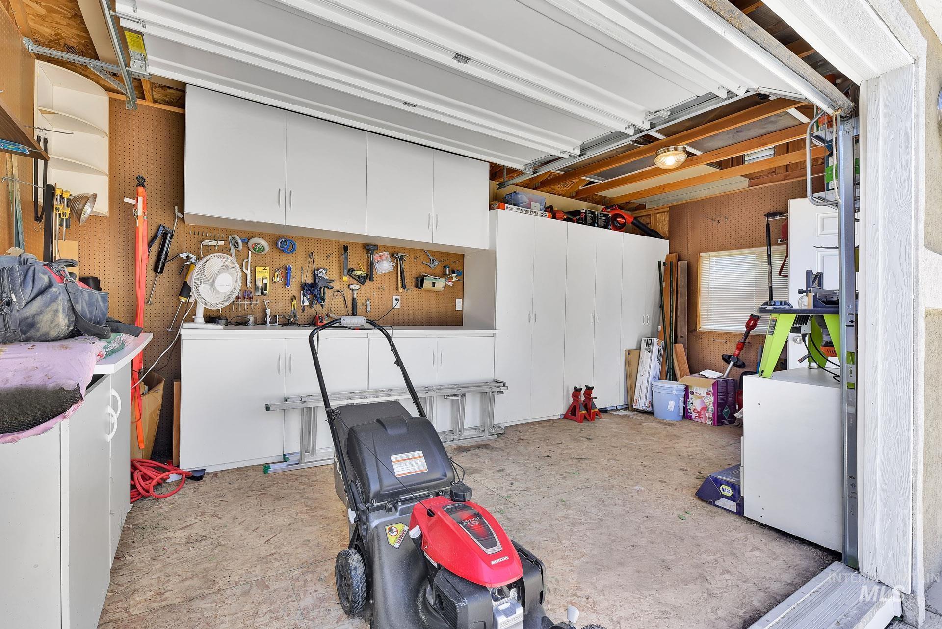 1335 N Meadowhills Property Photo 41
