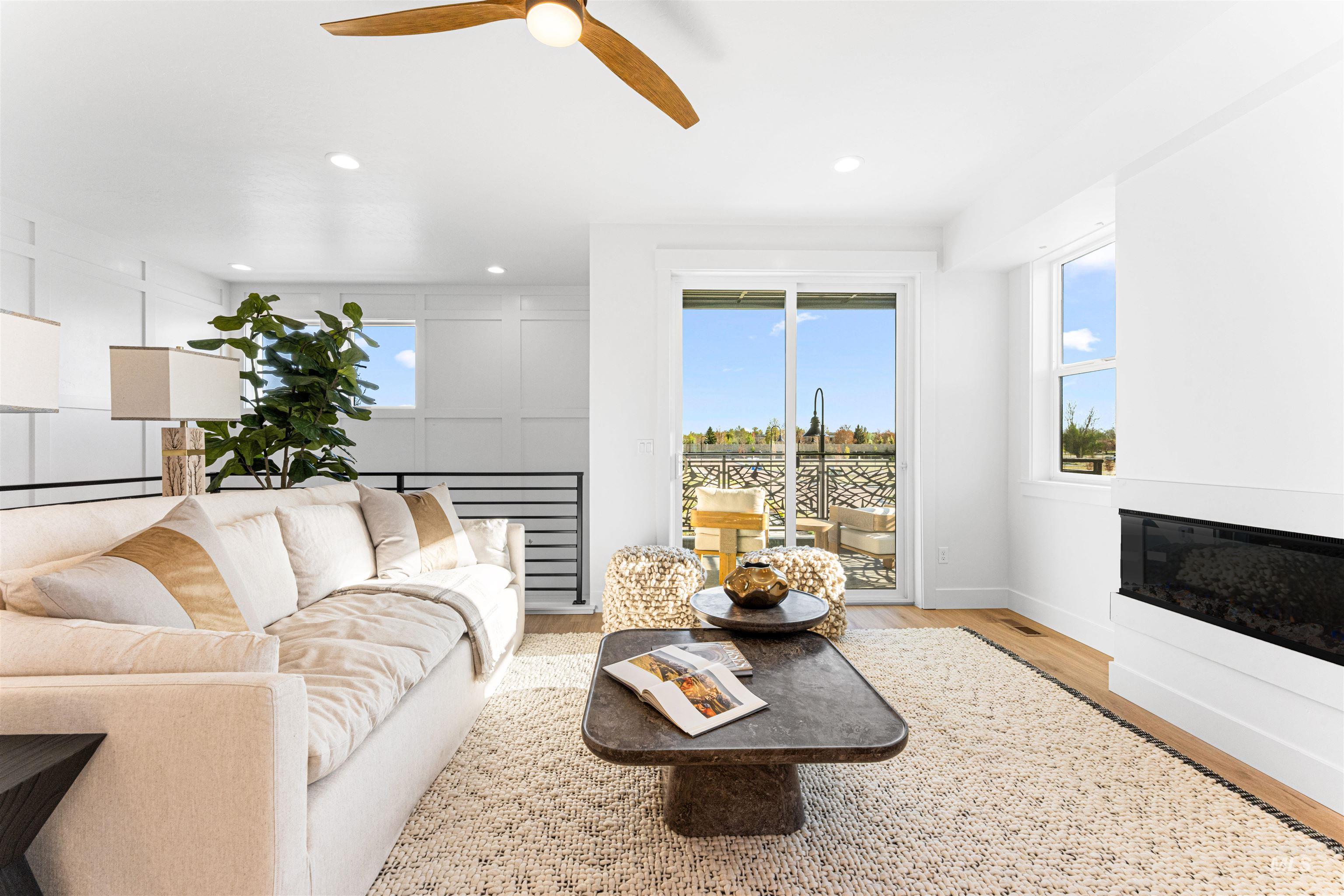 436 E Sawyer Gold Ln Property Photo 3