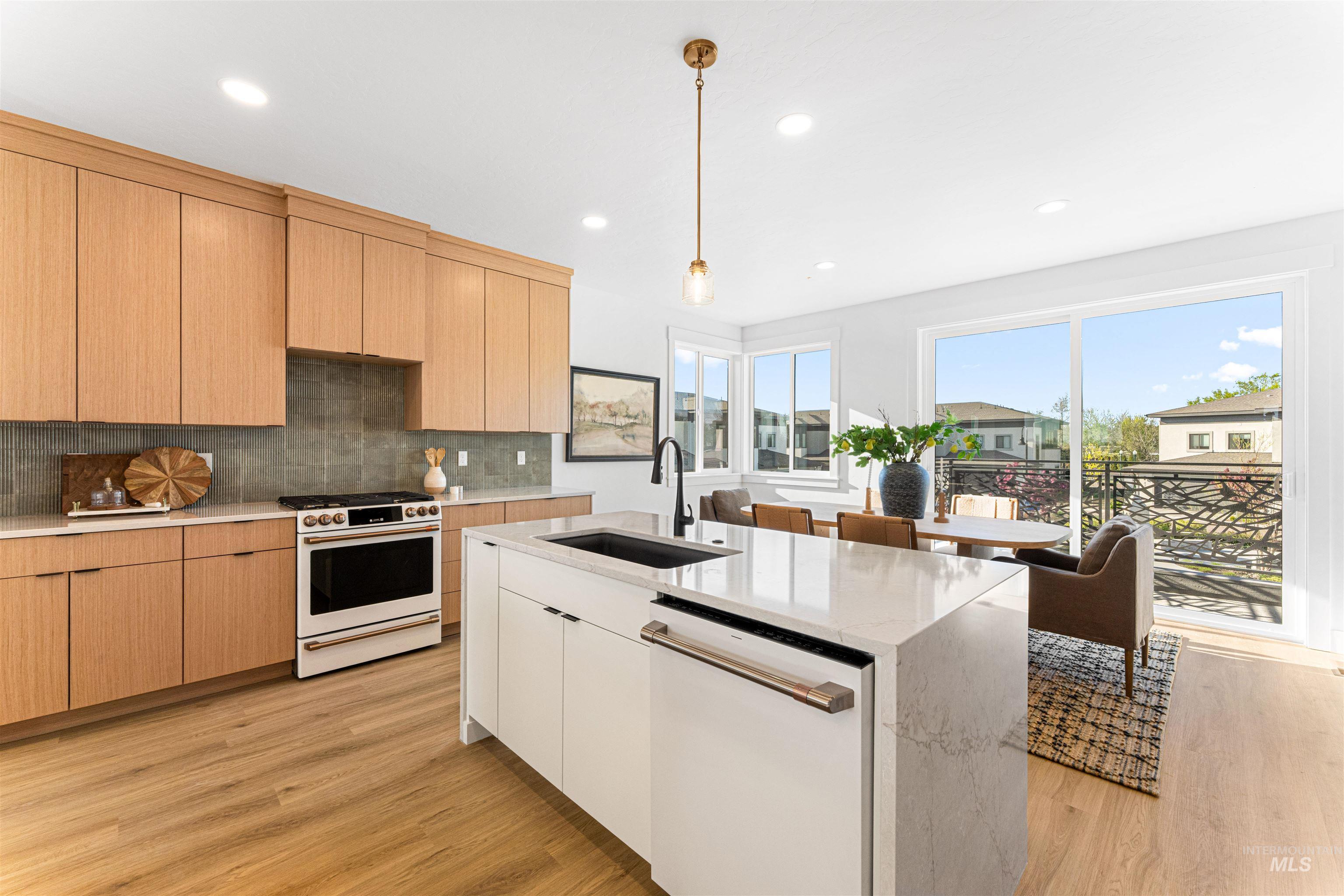 436 E Sawyer Gold Ln Property Photo 8