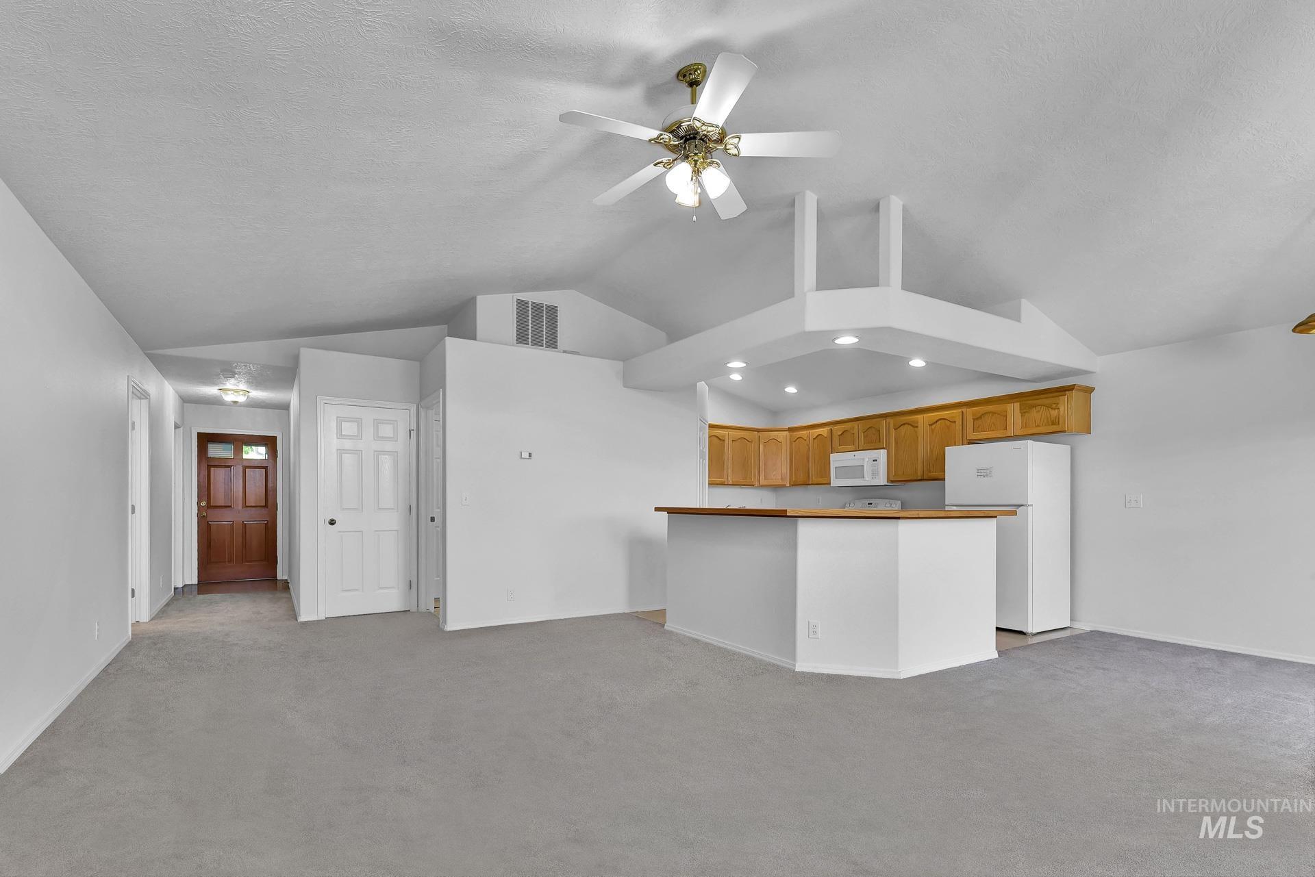 227 E Spinosa Dr Property Photo 3