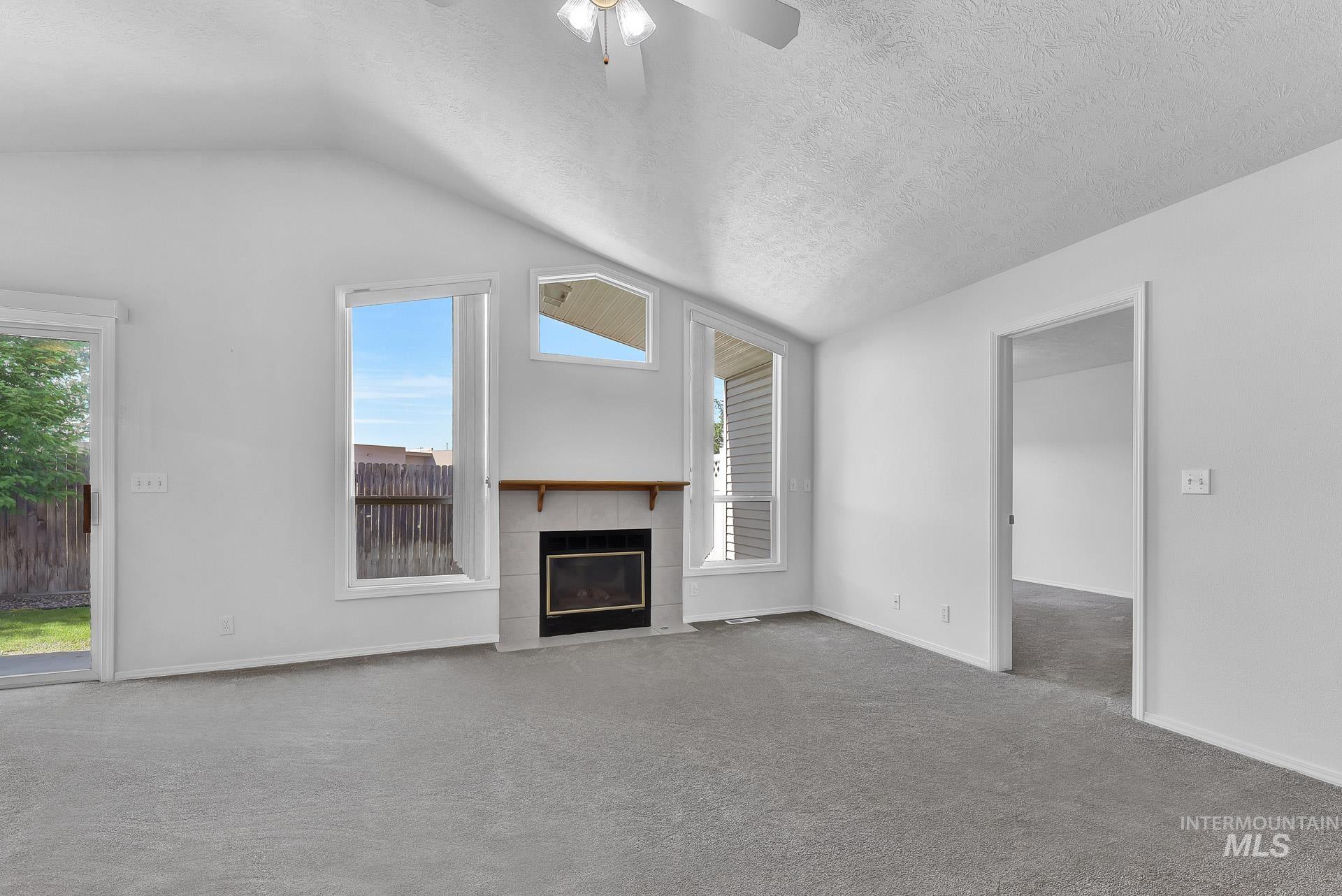 227 E Spinosa Dr Property Photo 5