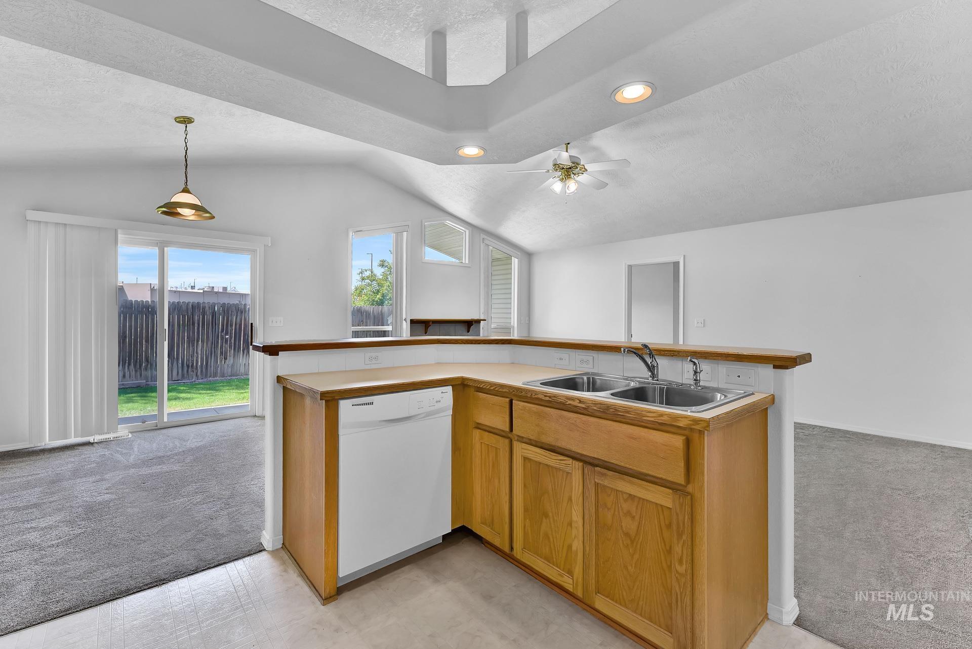 227 E Spinosa Dr Property Photo 8