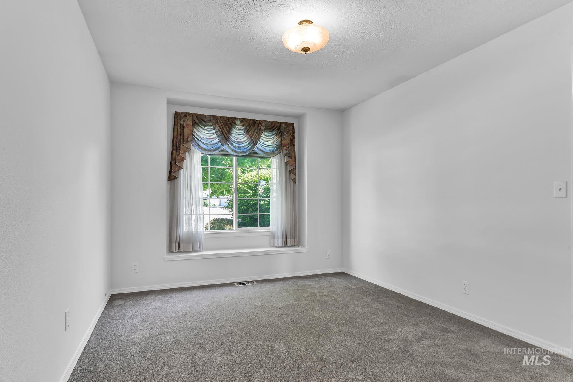 227 E Spinosa Dr Property Photo 10