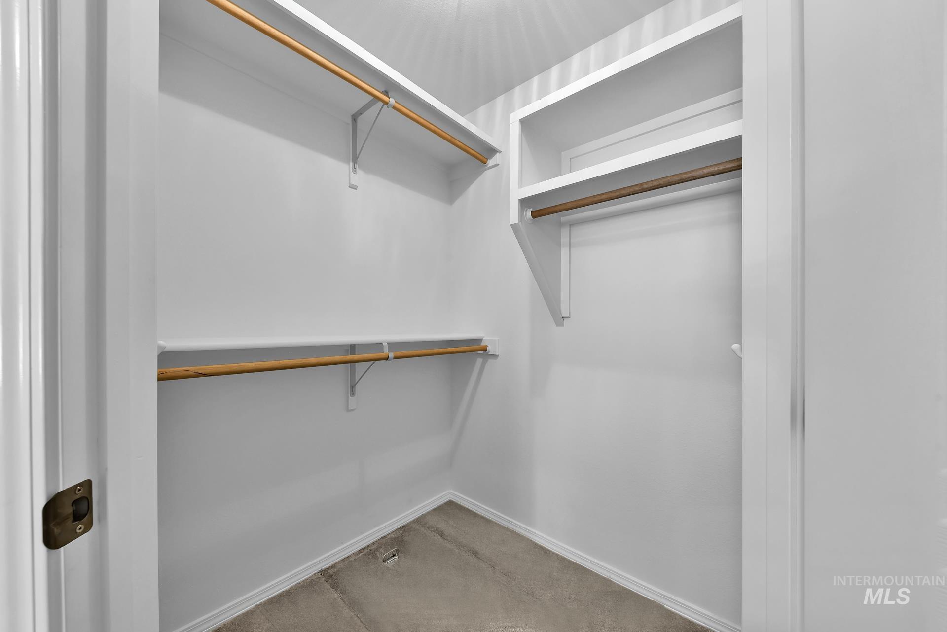 227 E Spinosa Dr Property Photo 14