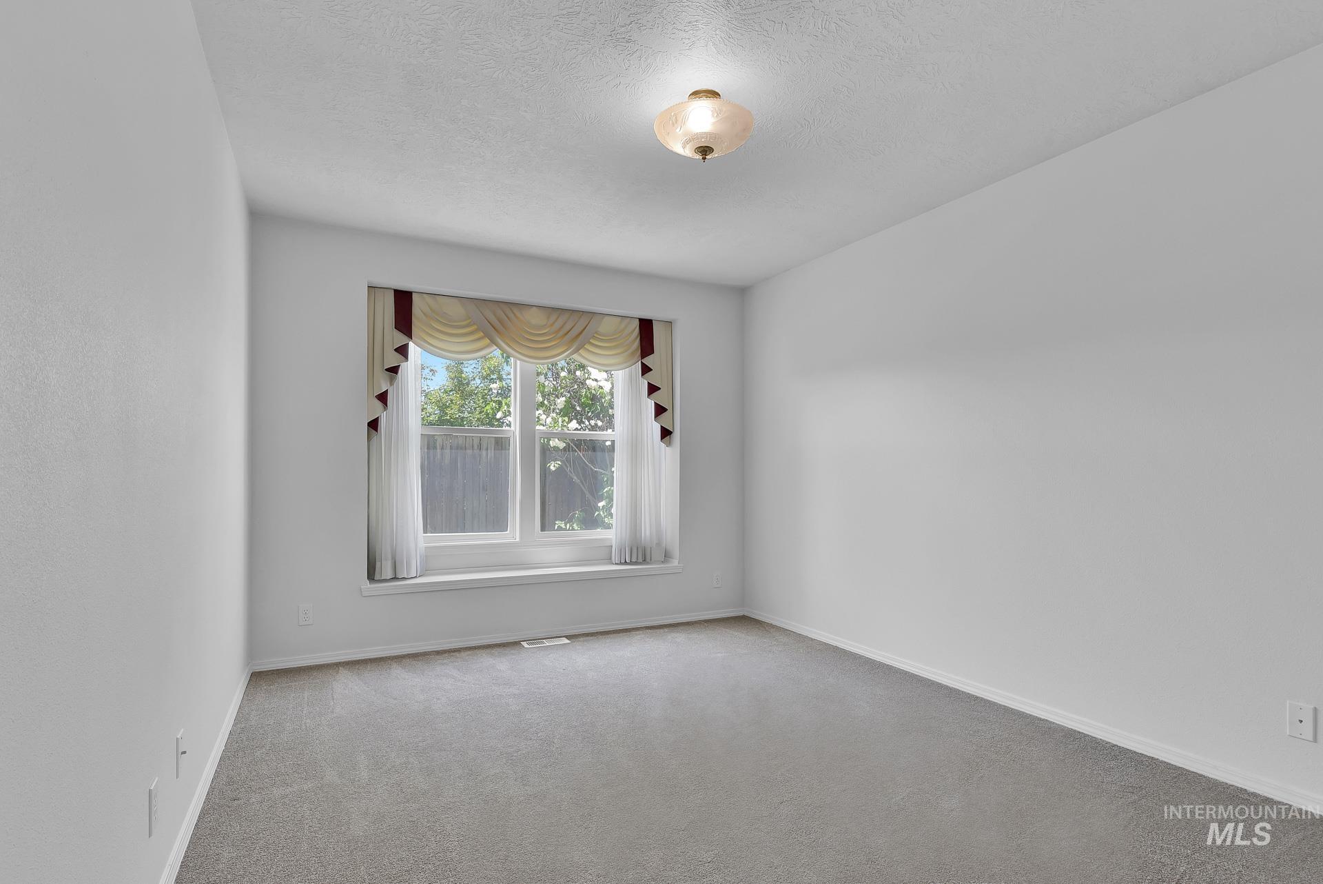 227 E Spinosa Dr Property Photo 15