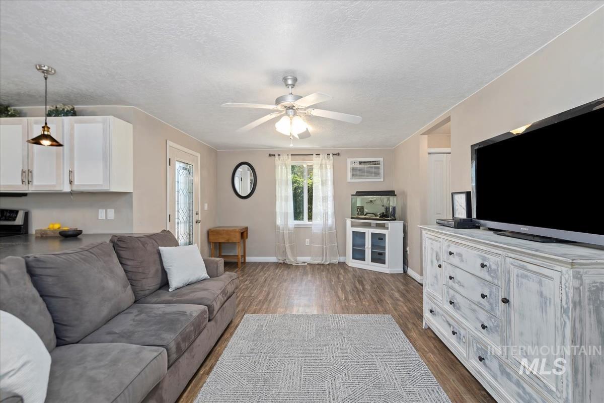 6687 S Santa Ana Ave Property Photo 8