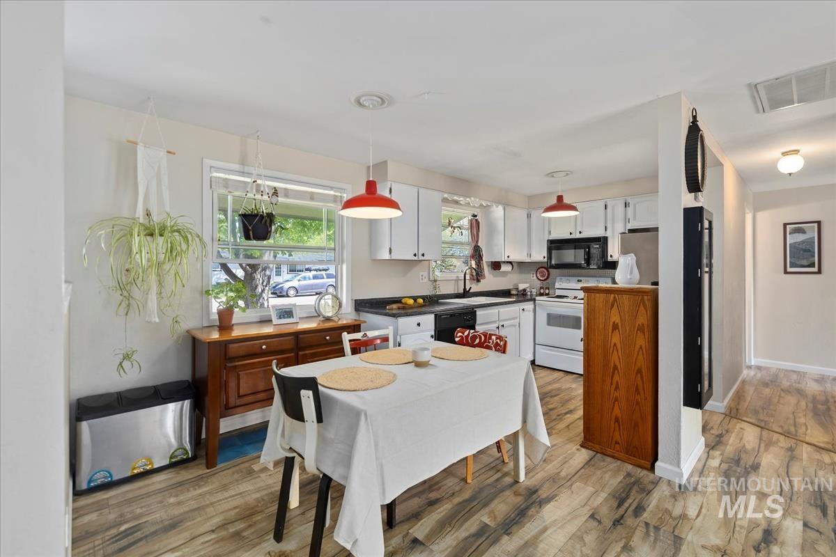 6687 S Santa Ana Ave Property Photo 18
