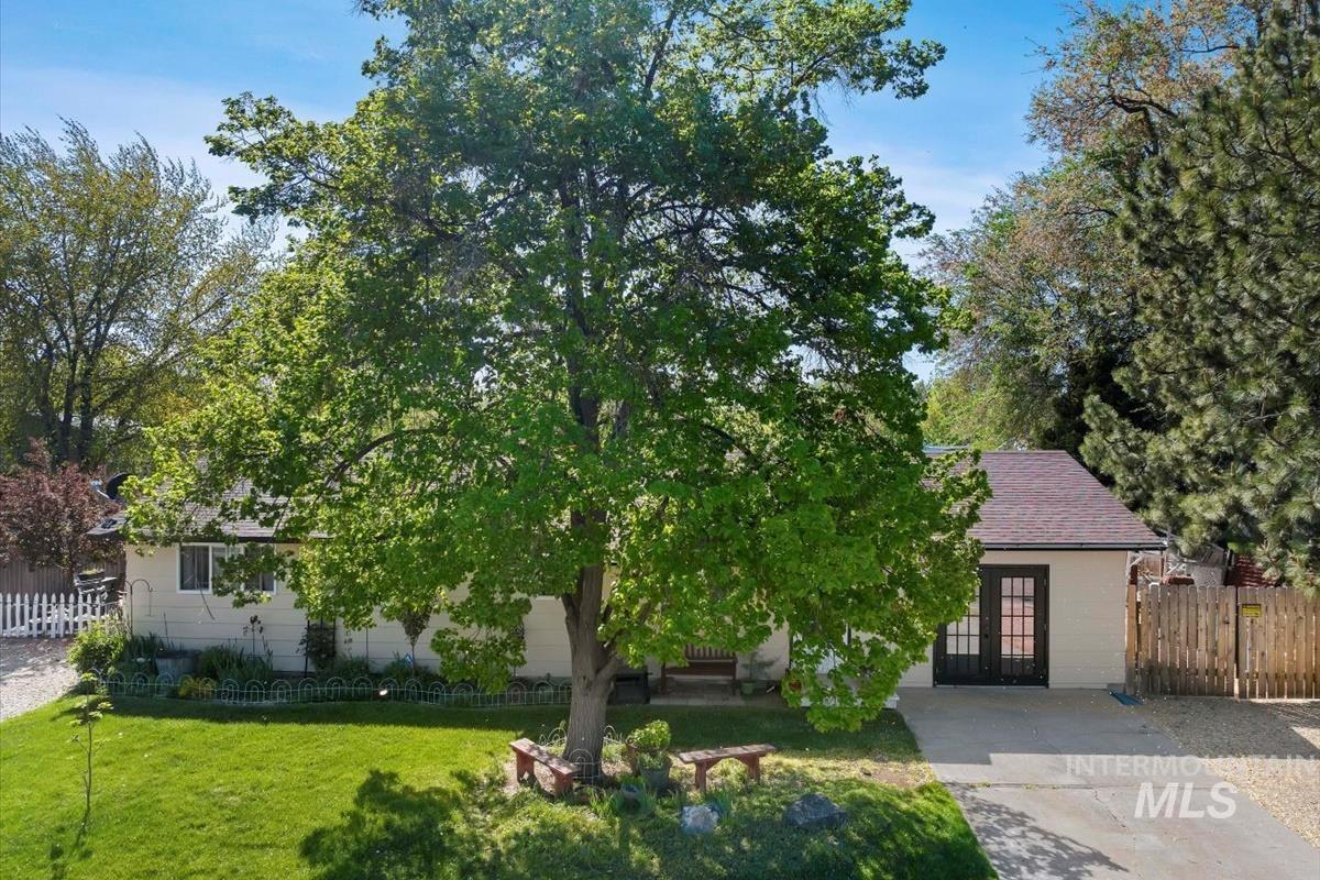 6687 S Santa Ana Ave Property Photo 31