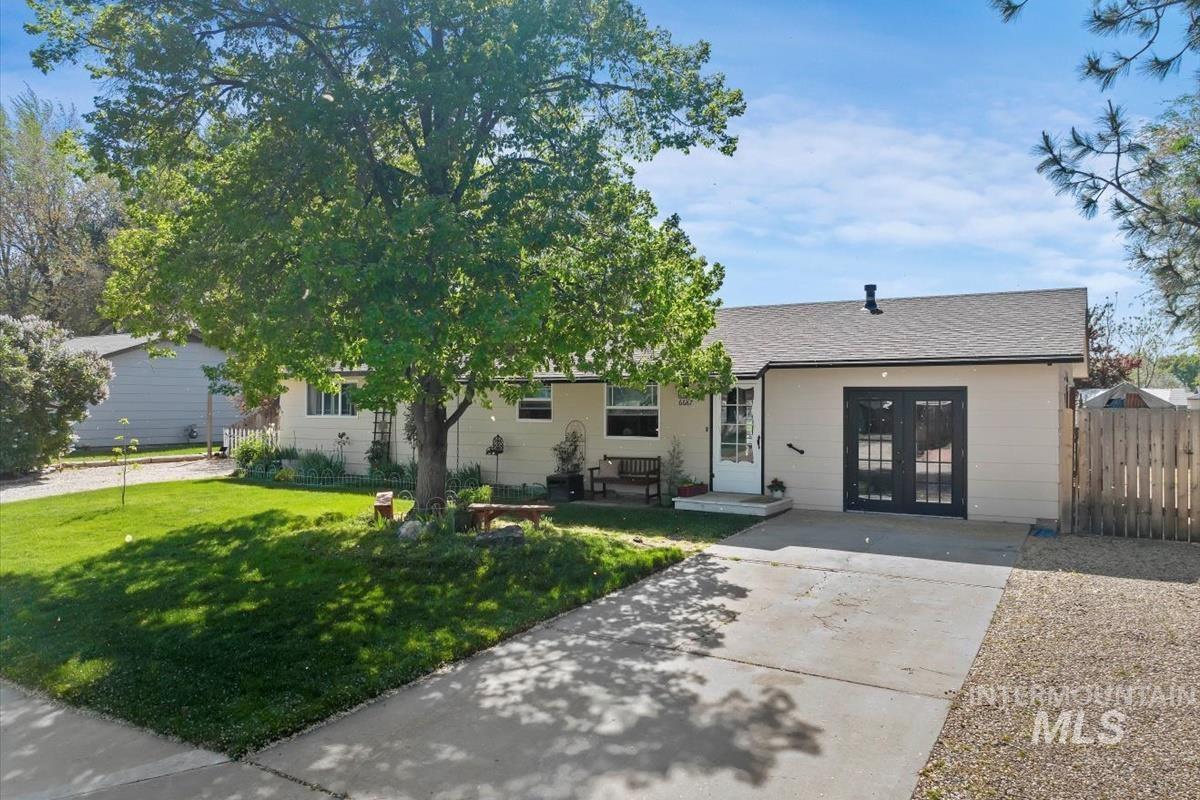 6687 S Santa Ana Ave Property Photo 32