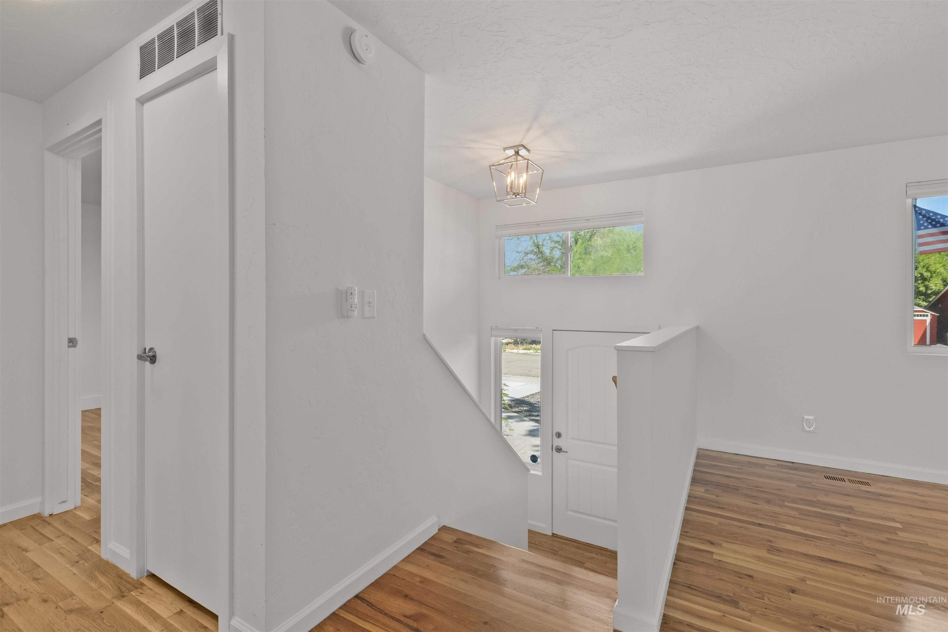 8101 W Wesley Drive Property Photo 5