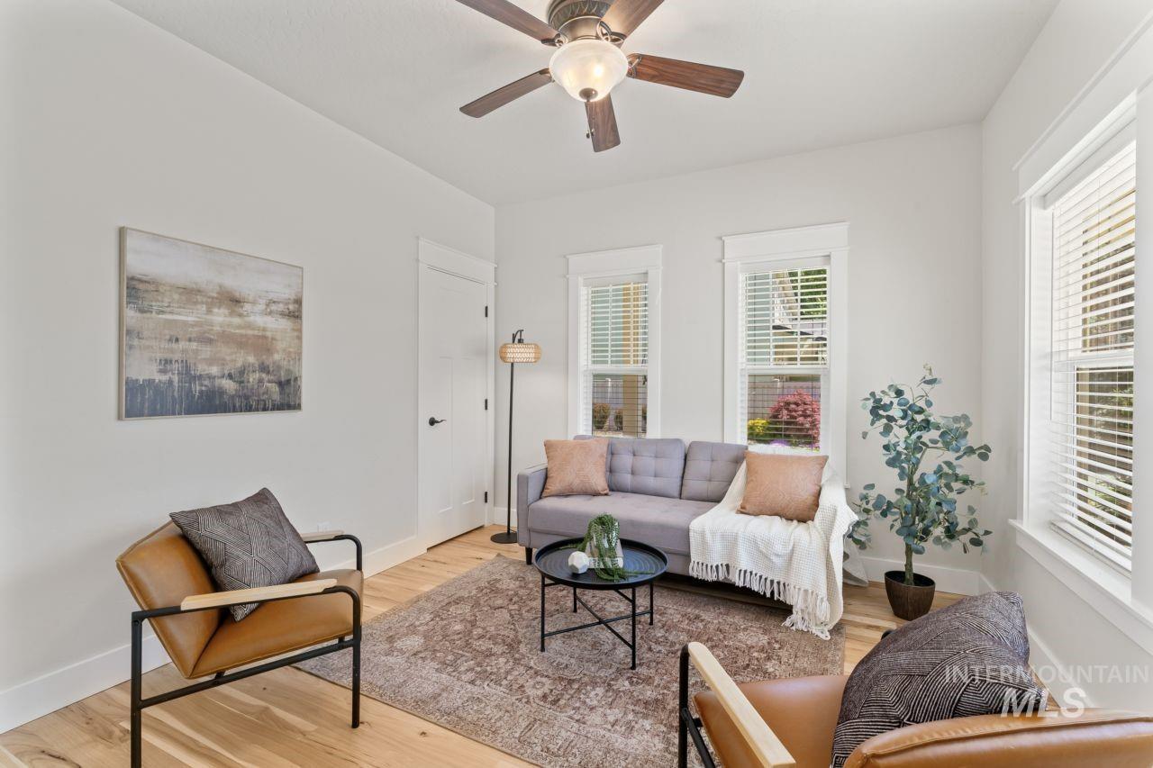 1068 E Carter Street Property Photo 5