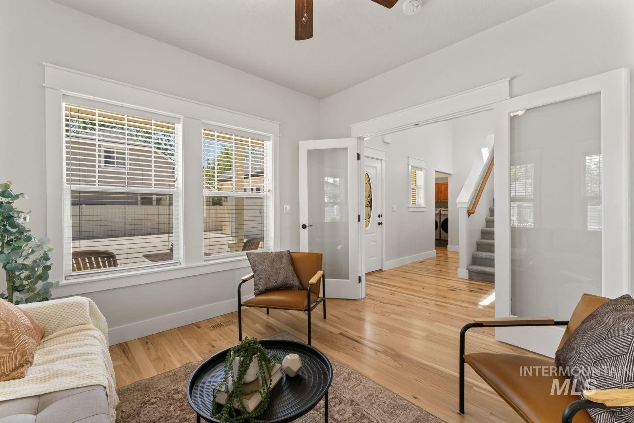 1068 E Carter Street Property Photo 6