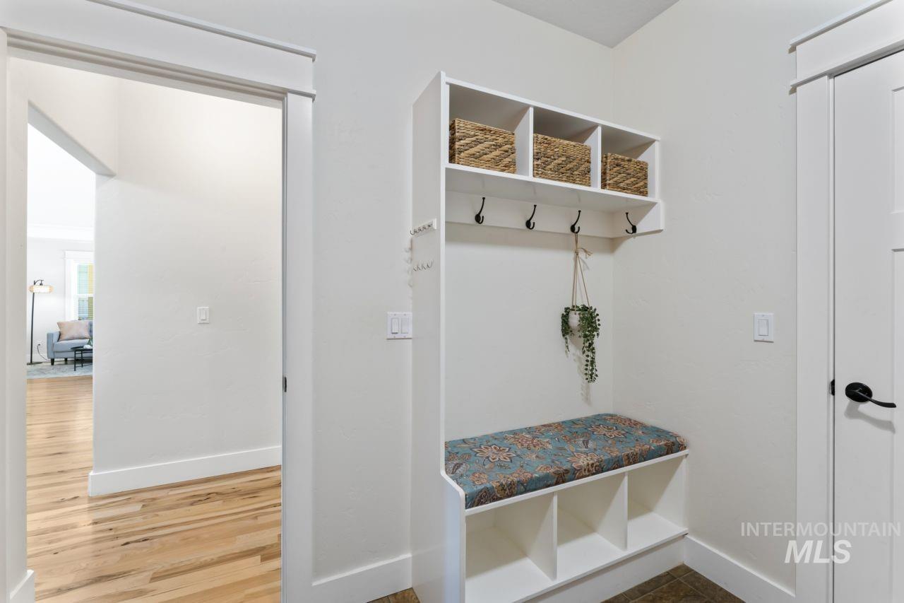 1068 E Carter Street Property Photo 22