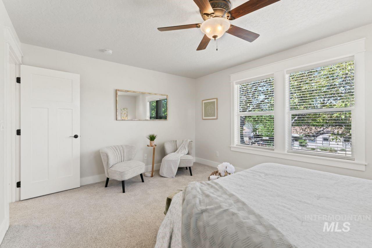 1068 E Carter Street Property Photo 26