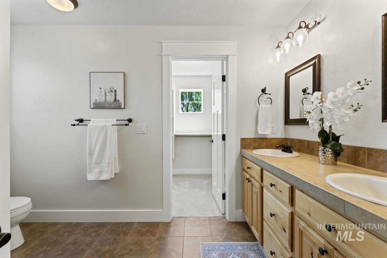 1068 E Carter Street Property Photo 29