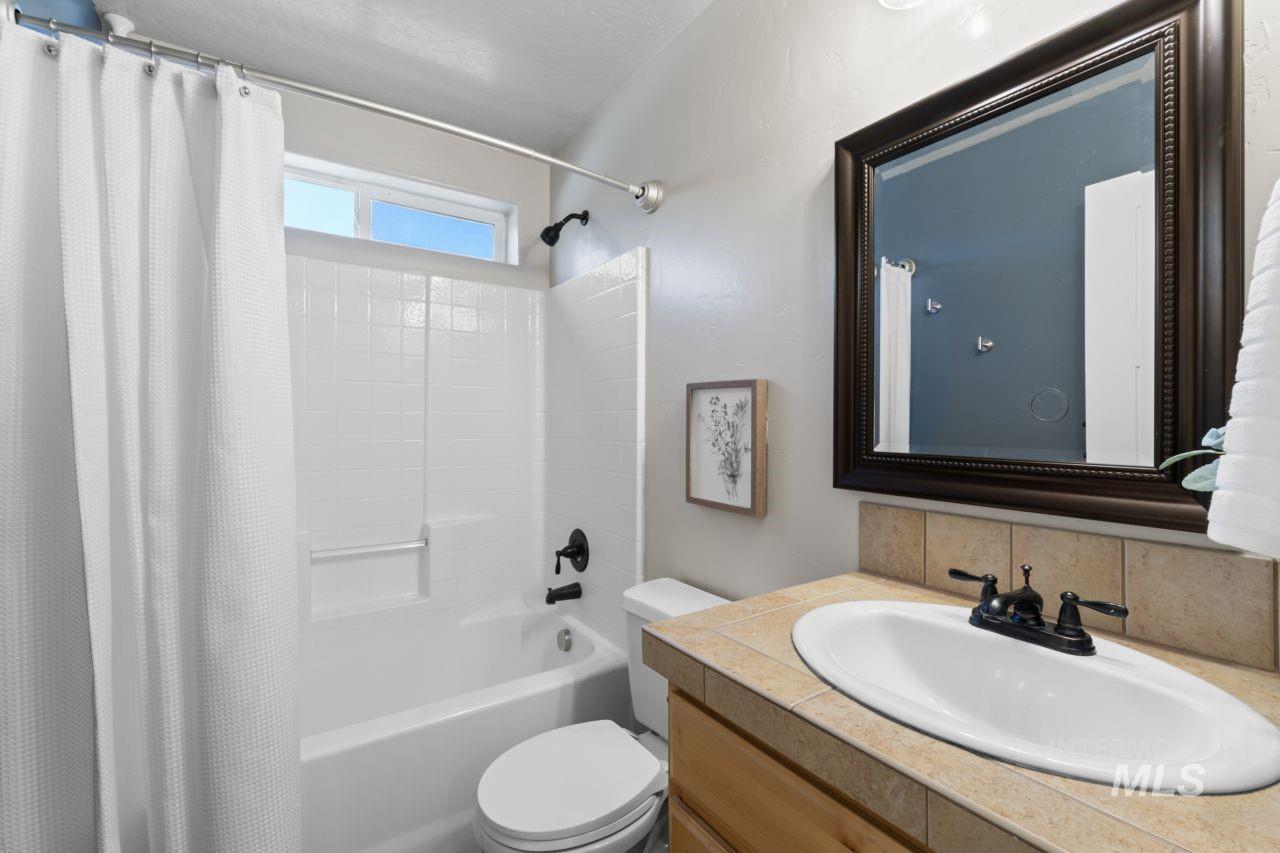 1068 E Carter Street Property Photo 32