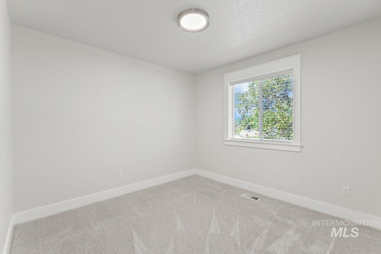 1068 E Carter Street Property Photo 33