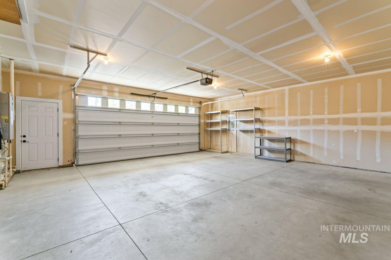1068 E Carter Street Property Photo 35