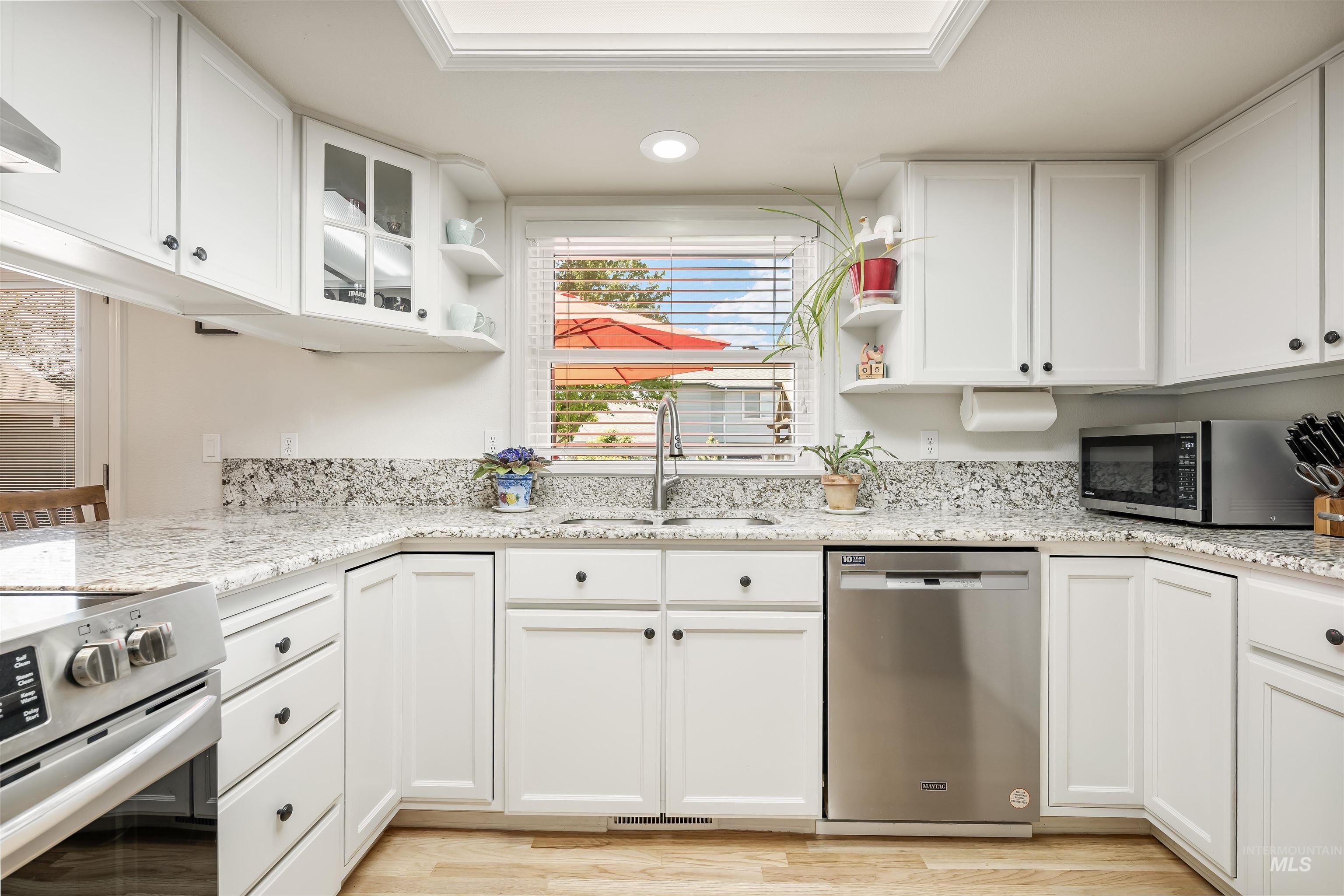 1177 N Lopez Ave Property Photo 4