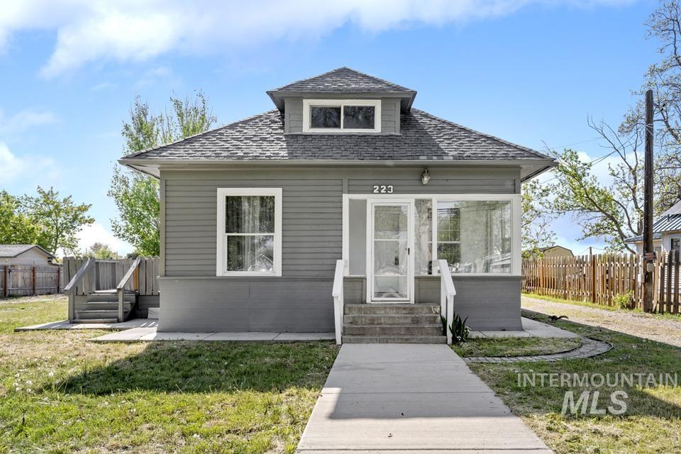223 W Blvd Property Photo 1
