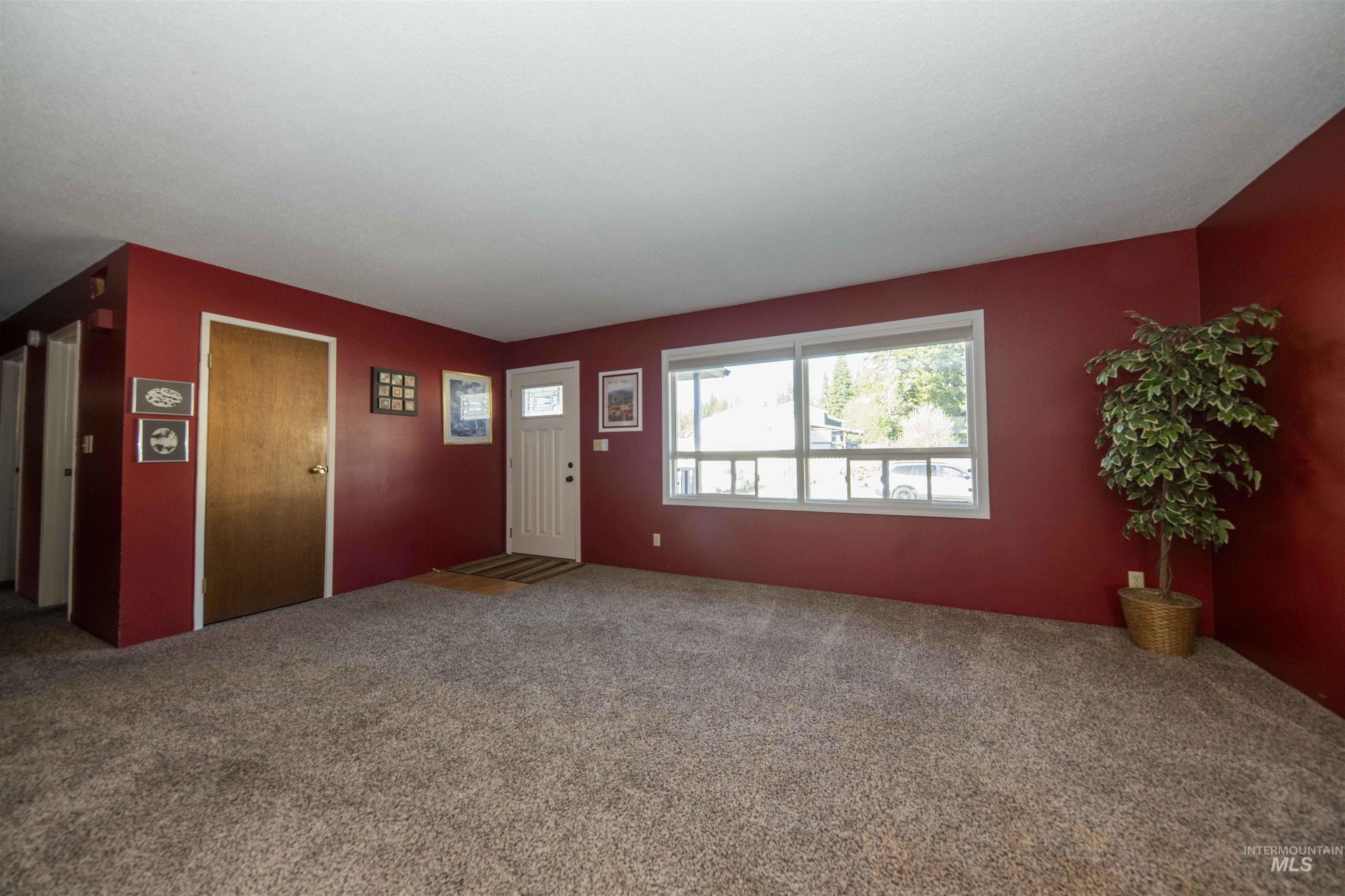 302 Ponderosa Ct Property Photo 5