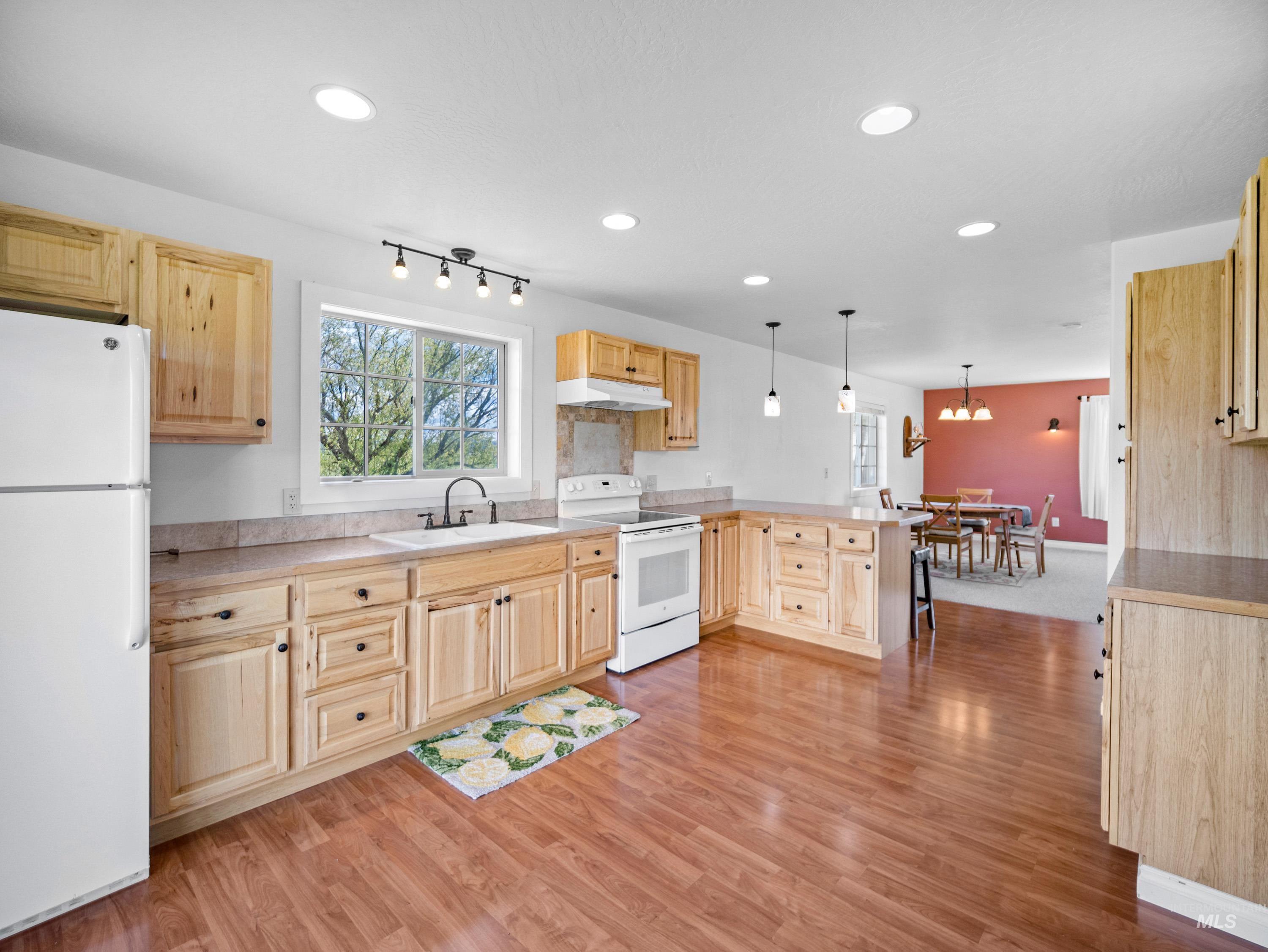 56922 S Hwy 97 Property Photo 26