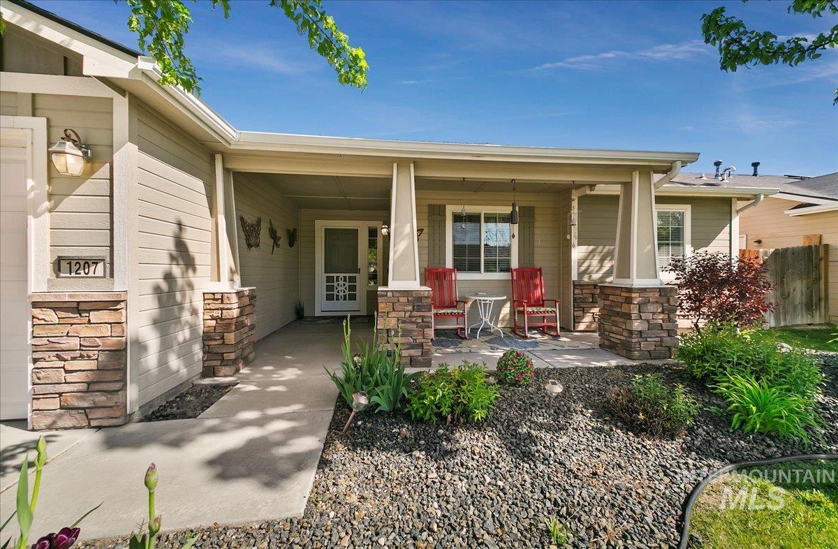 1207 Empire Court Property Photo 3