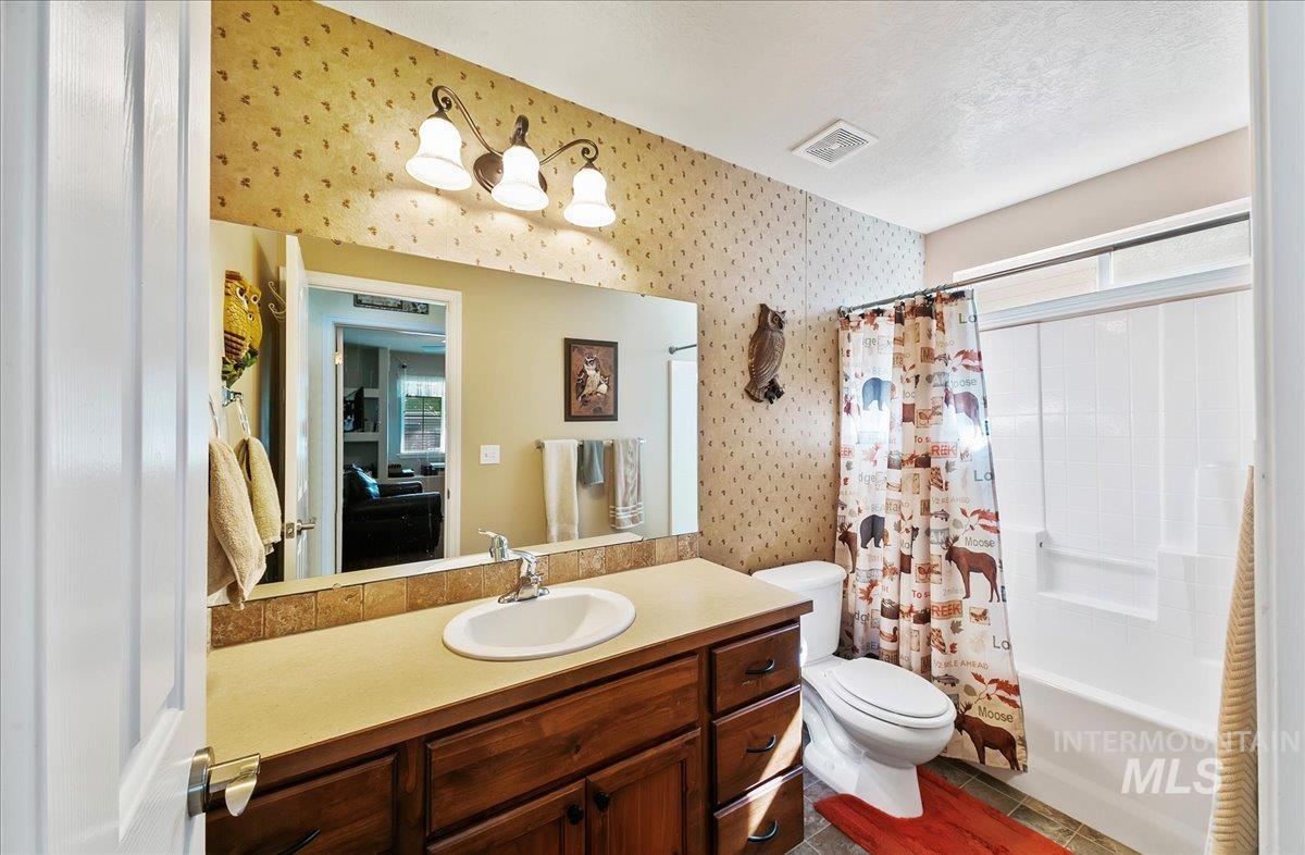 1207 Empire Court Property Photo 18