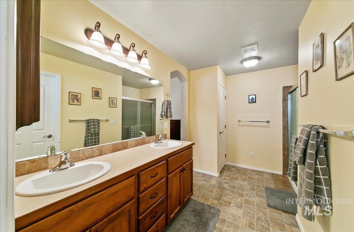 1207 Empire Court Property Photo 22