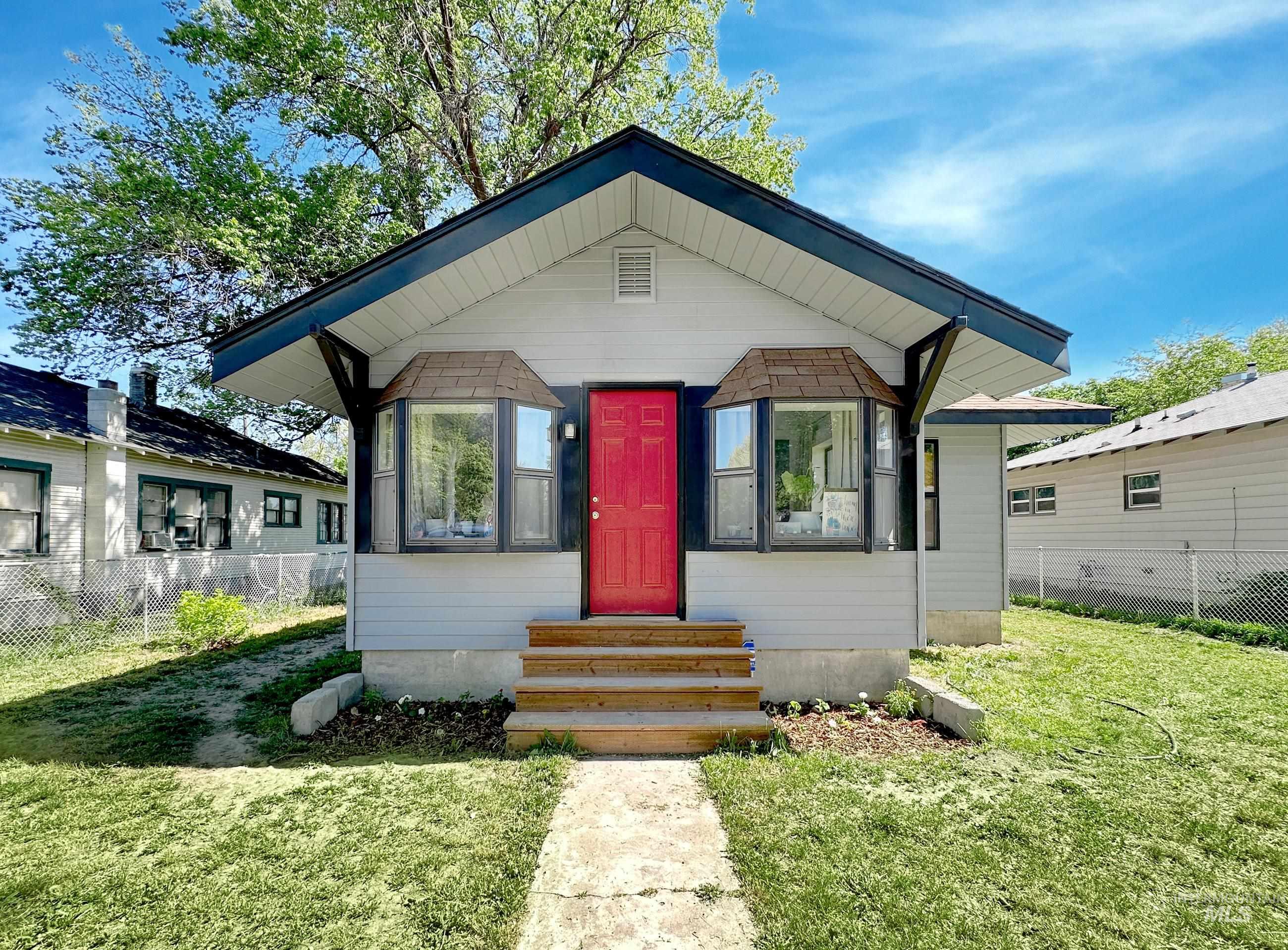 1713 Blaine St Property Photo 1