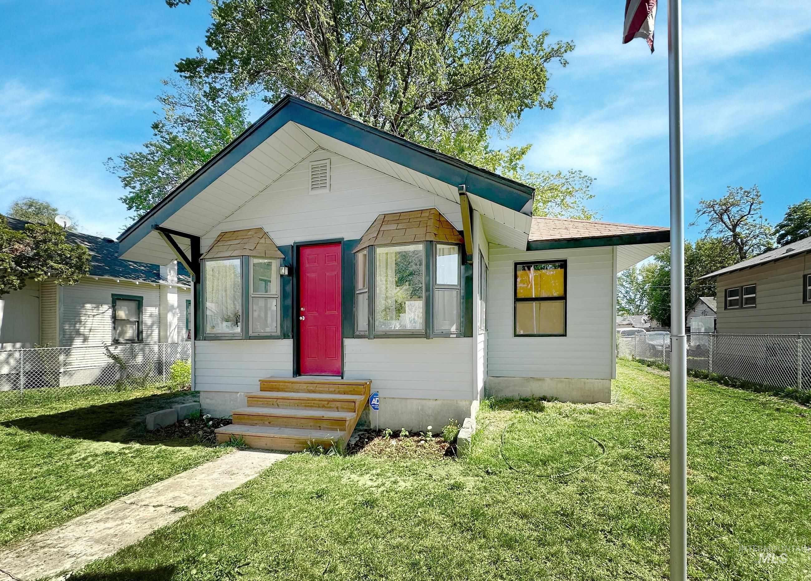 1713 Blaine St Property Photo 2