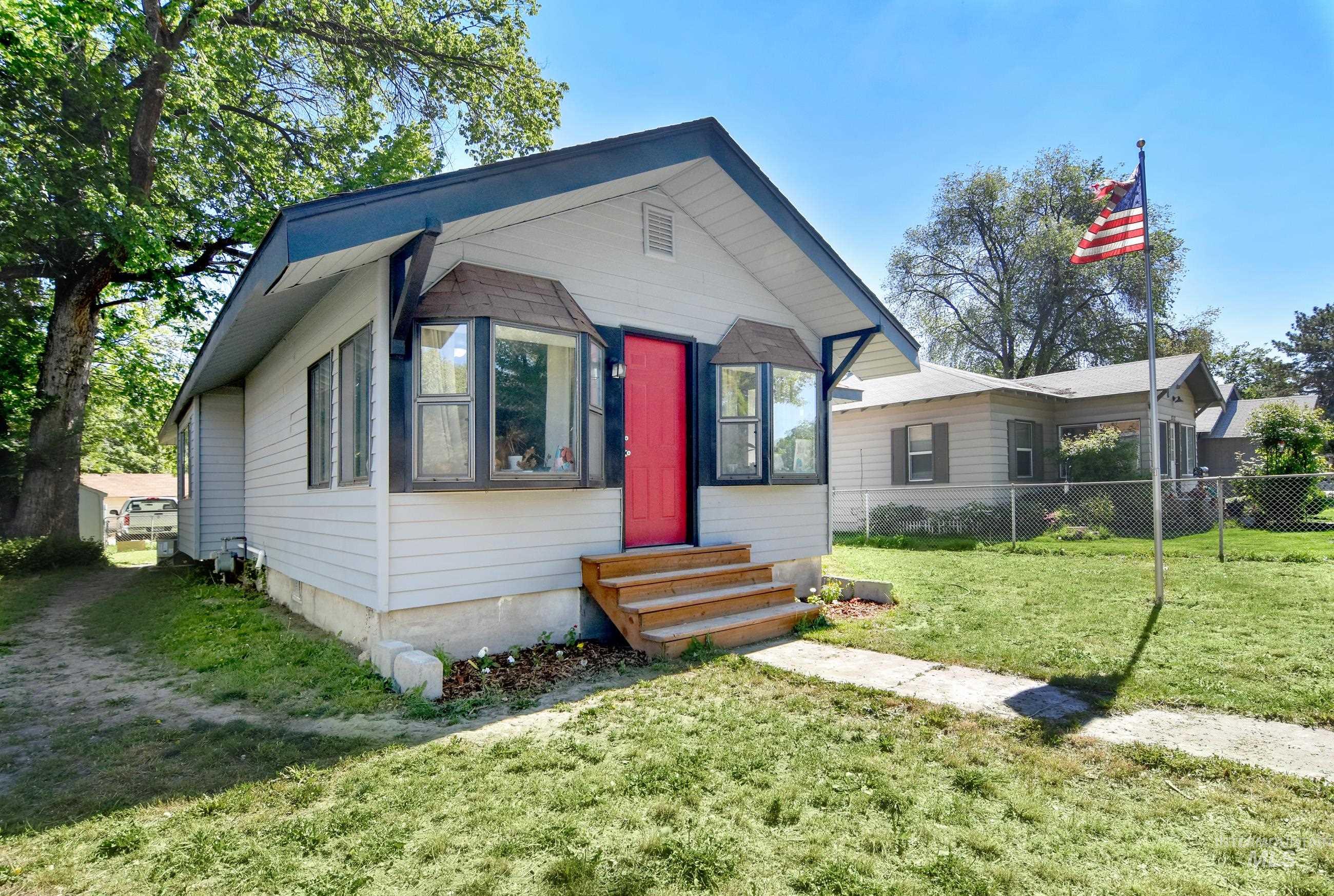 1713 Blaine St Property Photo 3