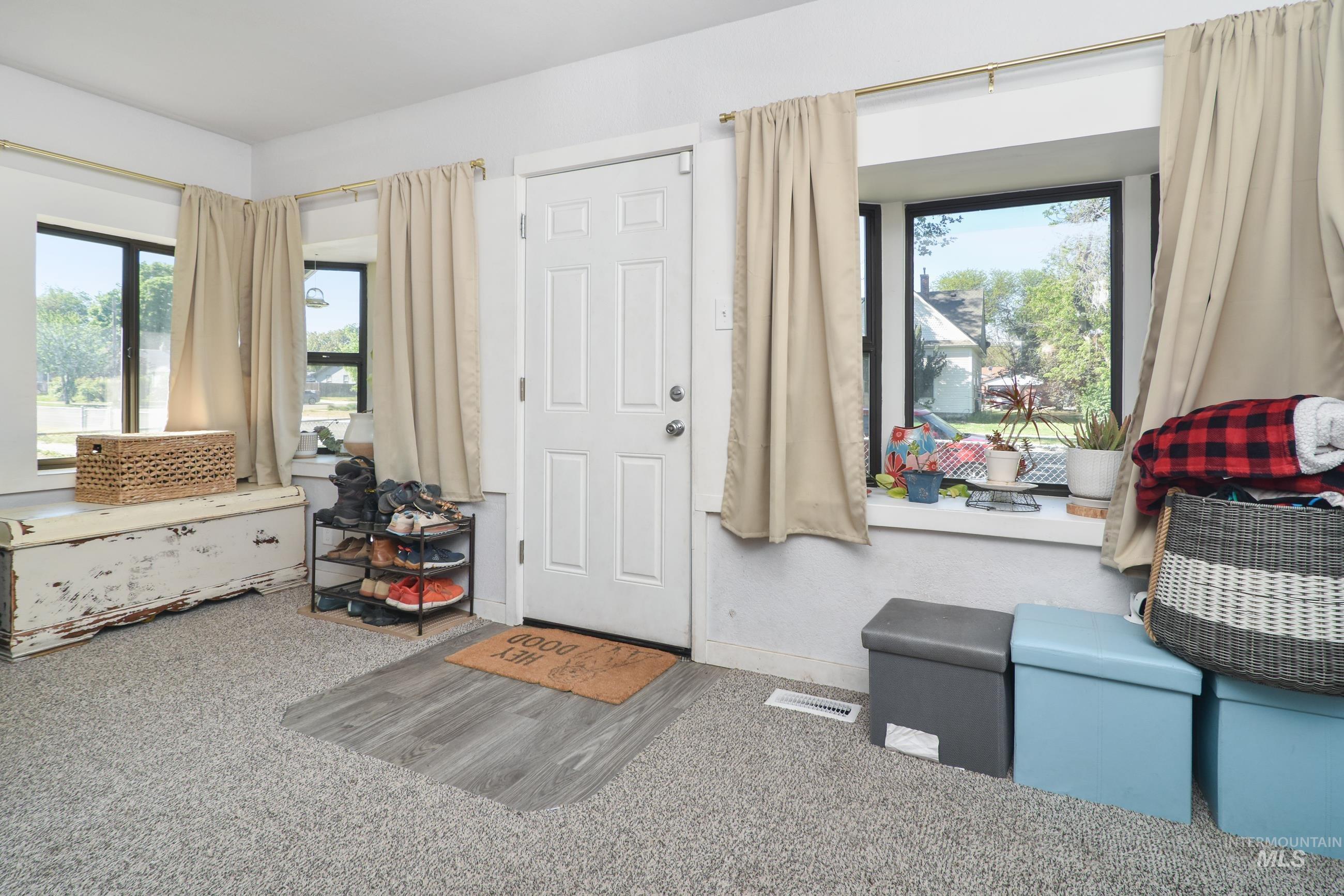 1713 Blaine St Property Photo 17