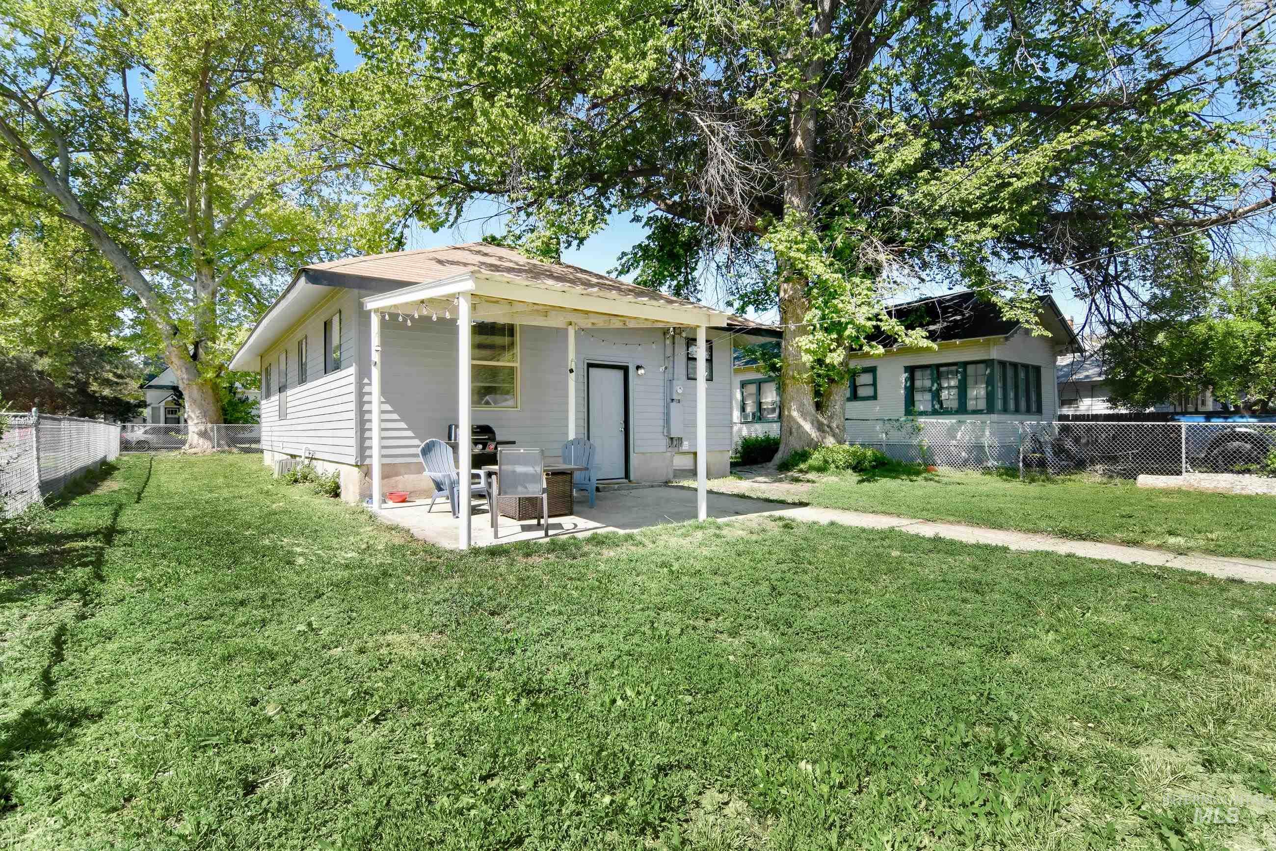 1713 Blaine St Property Photo 24