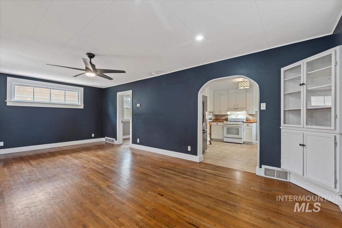 68 W Garfield Ave. Property Photo 5