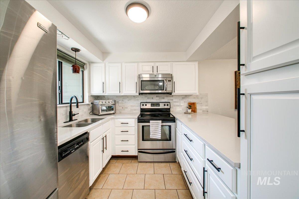 3017 S Windstream Ln Property Photo 14