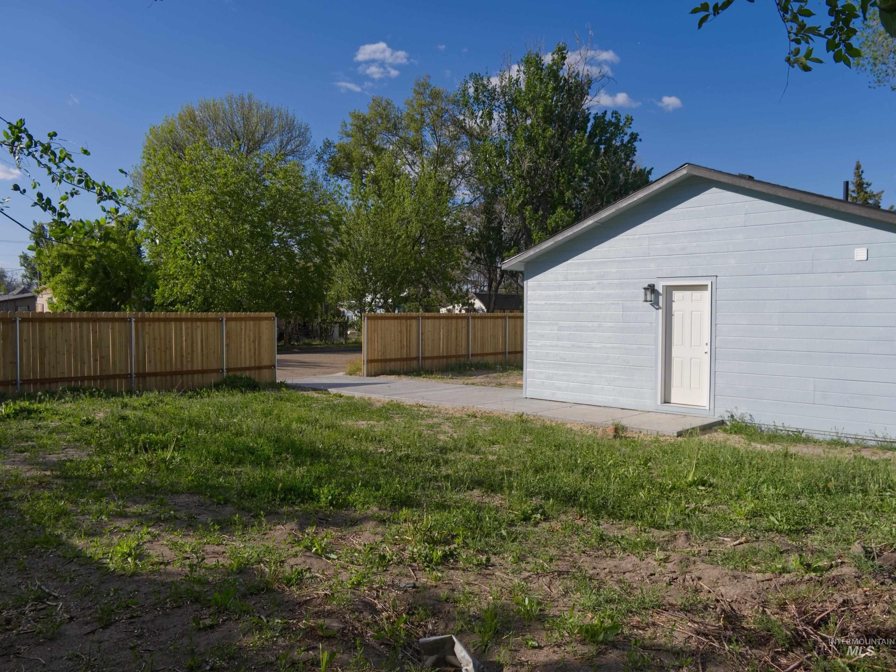 602 E Freeport St Property Photo 7