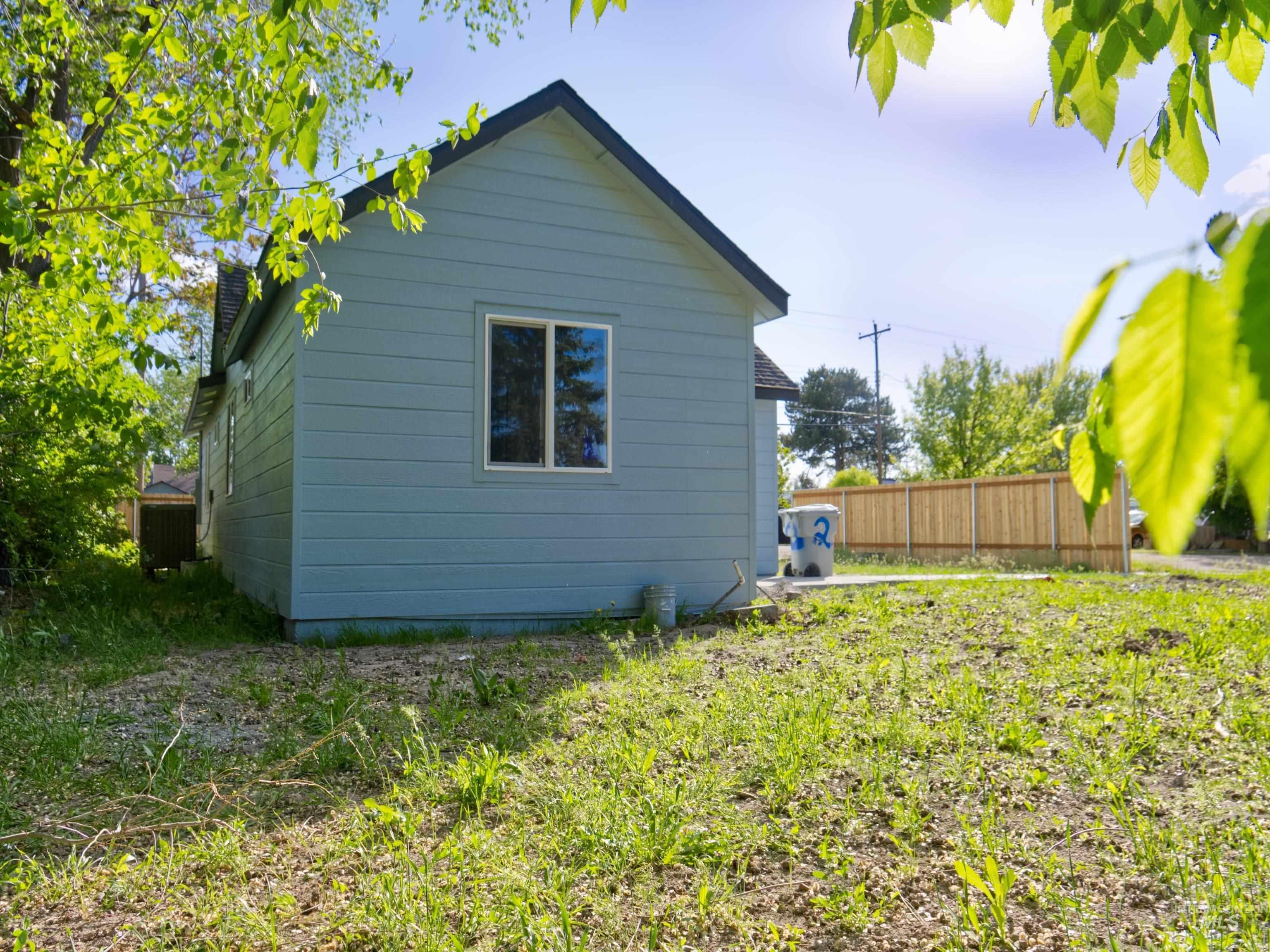 602 E Freeport St Property Photo 11