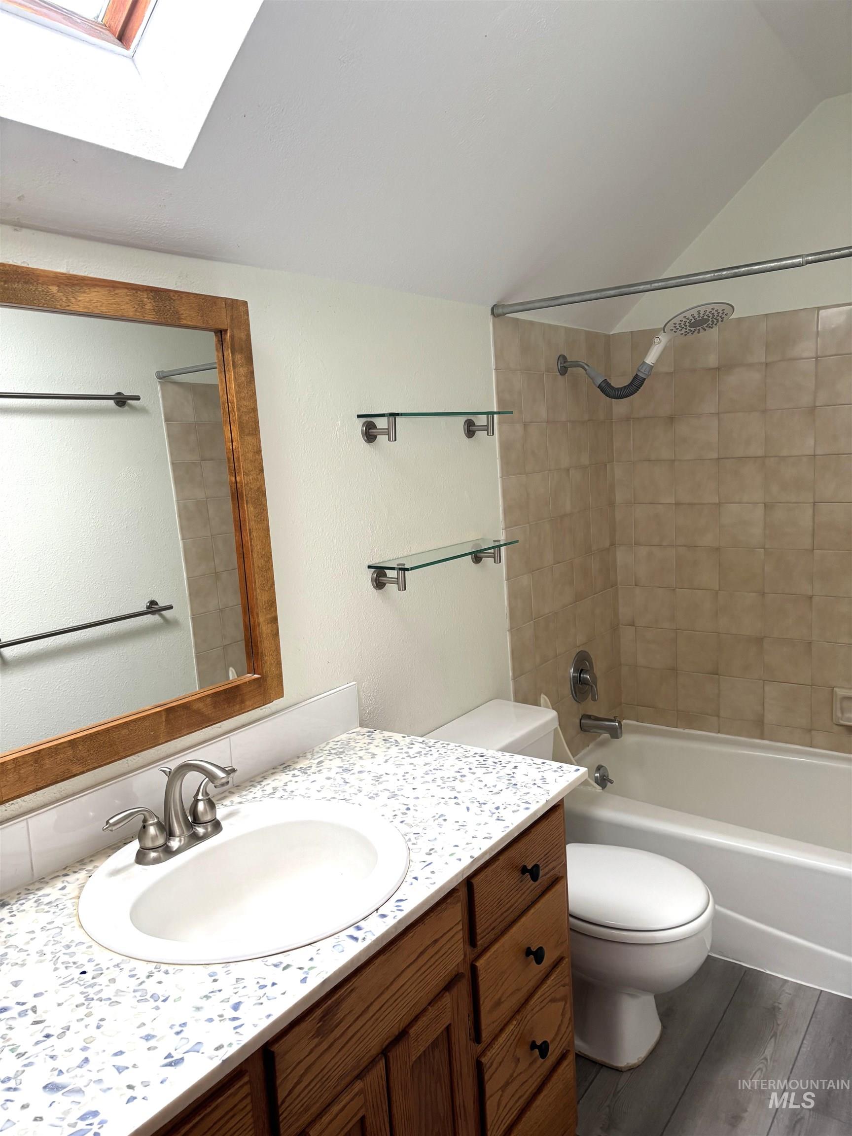 616 E 8th Property Photo 16