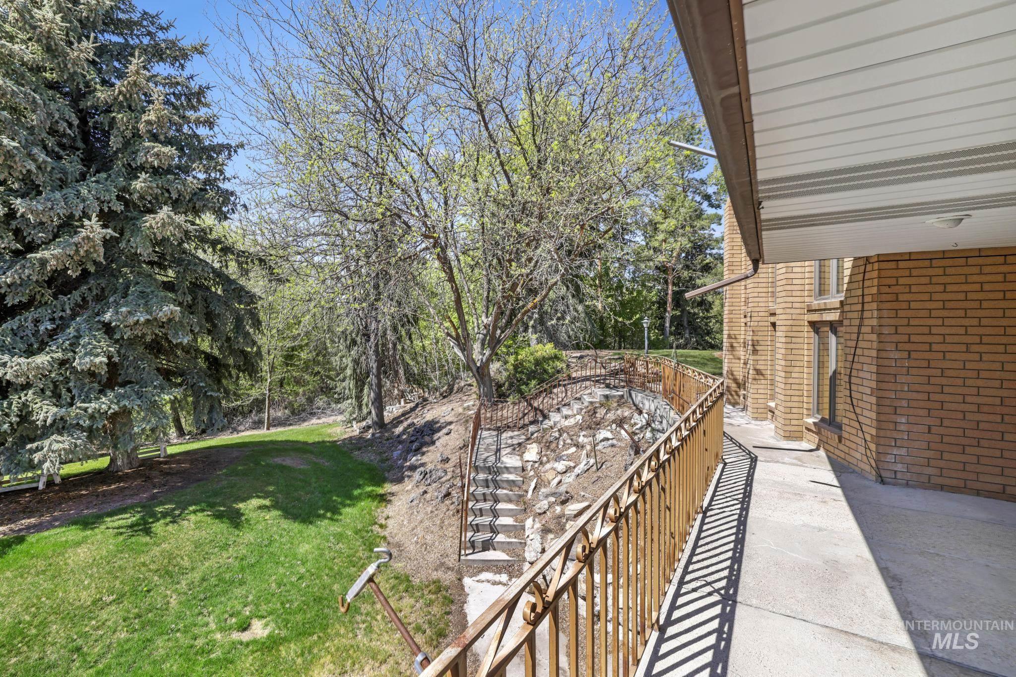 569 Spring Creek Rd Property Photo 4
