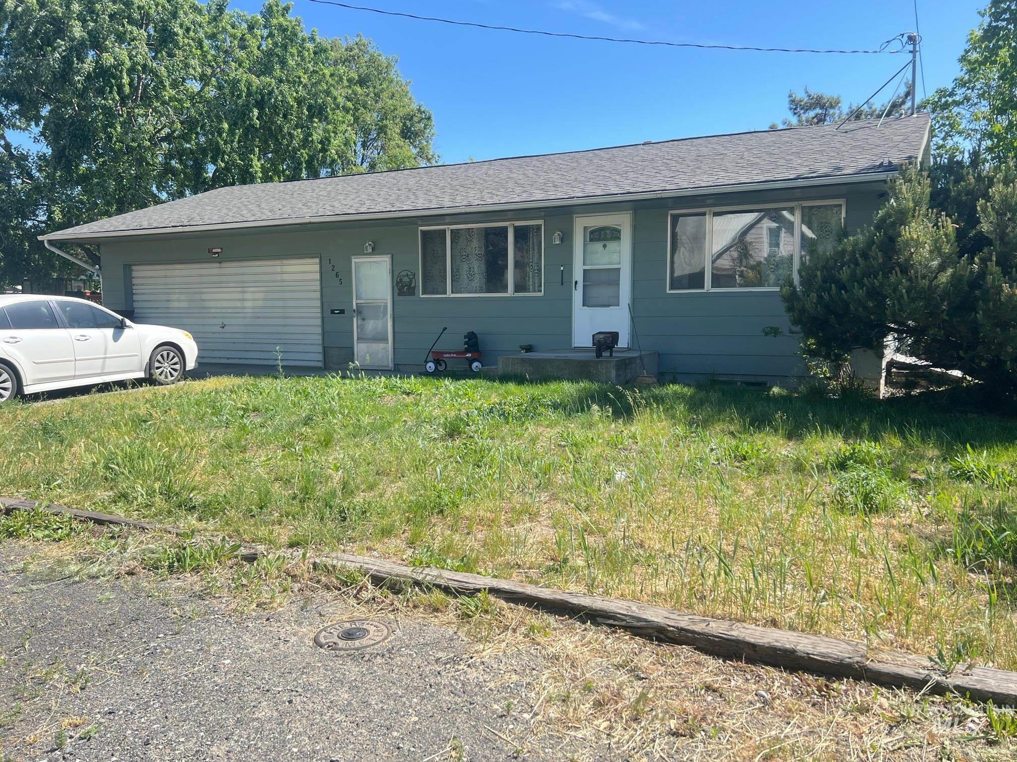1265 Ash St Property Photo
